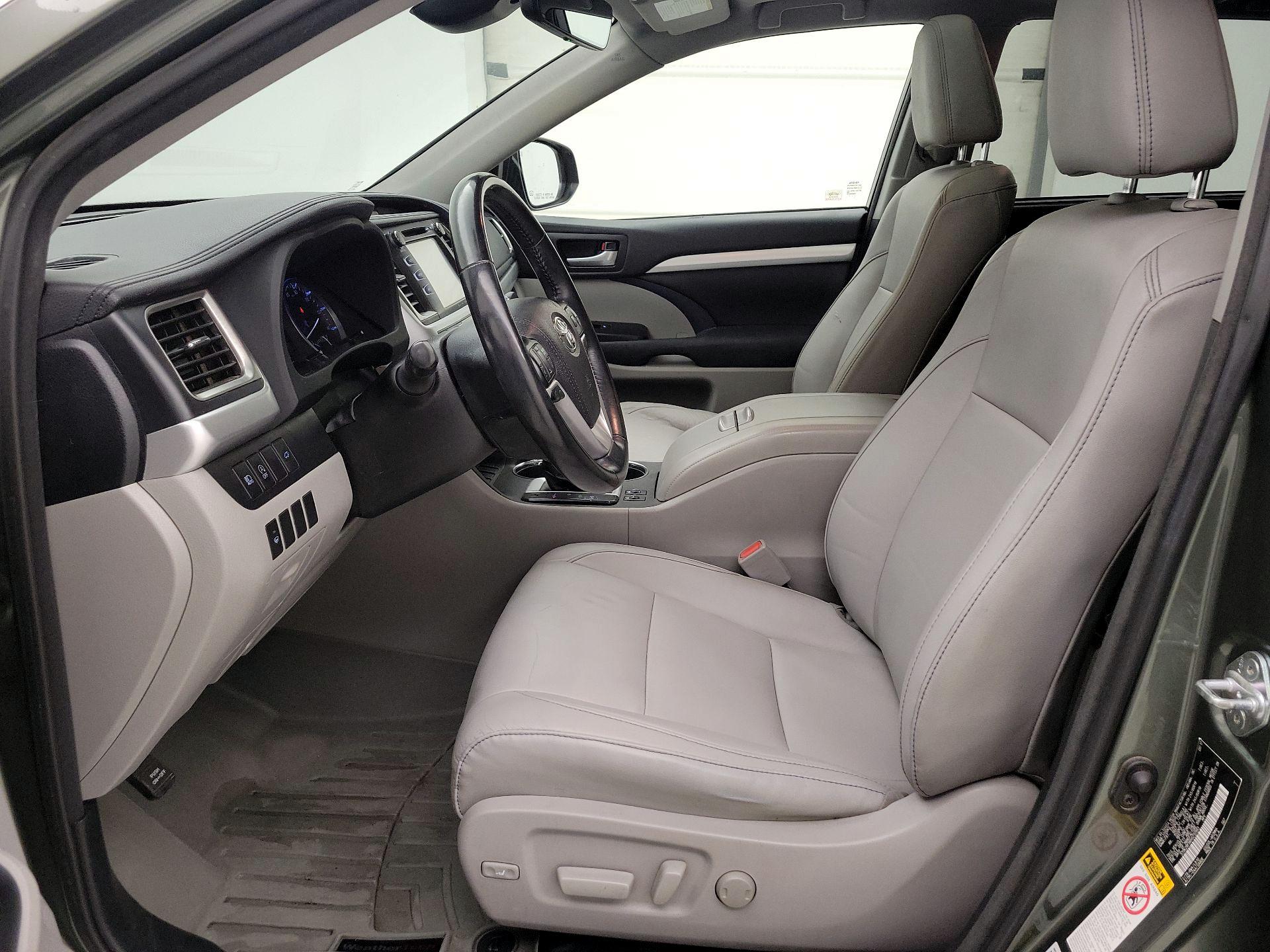 Thumbnail: 2017 Toyota Highlander - 11