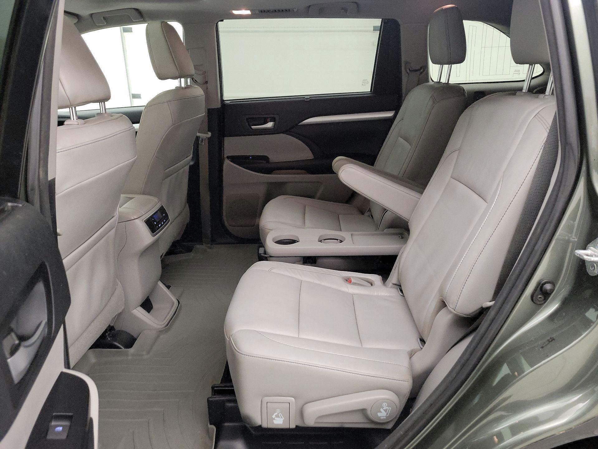 Thumbnail: 2017 Toyota Highlander - 20