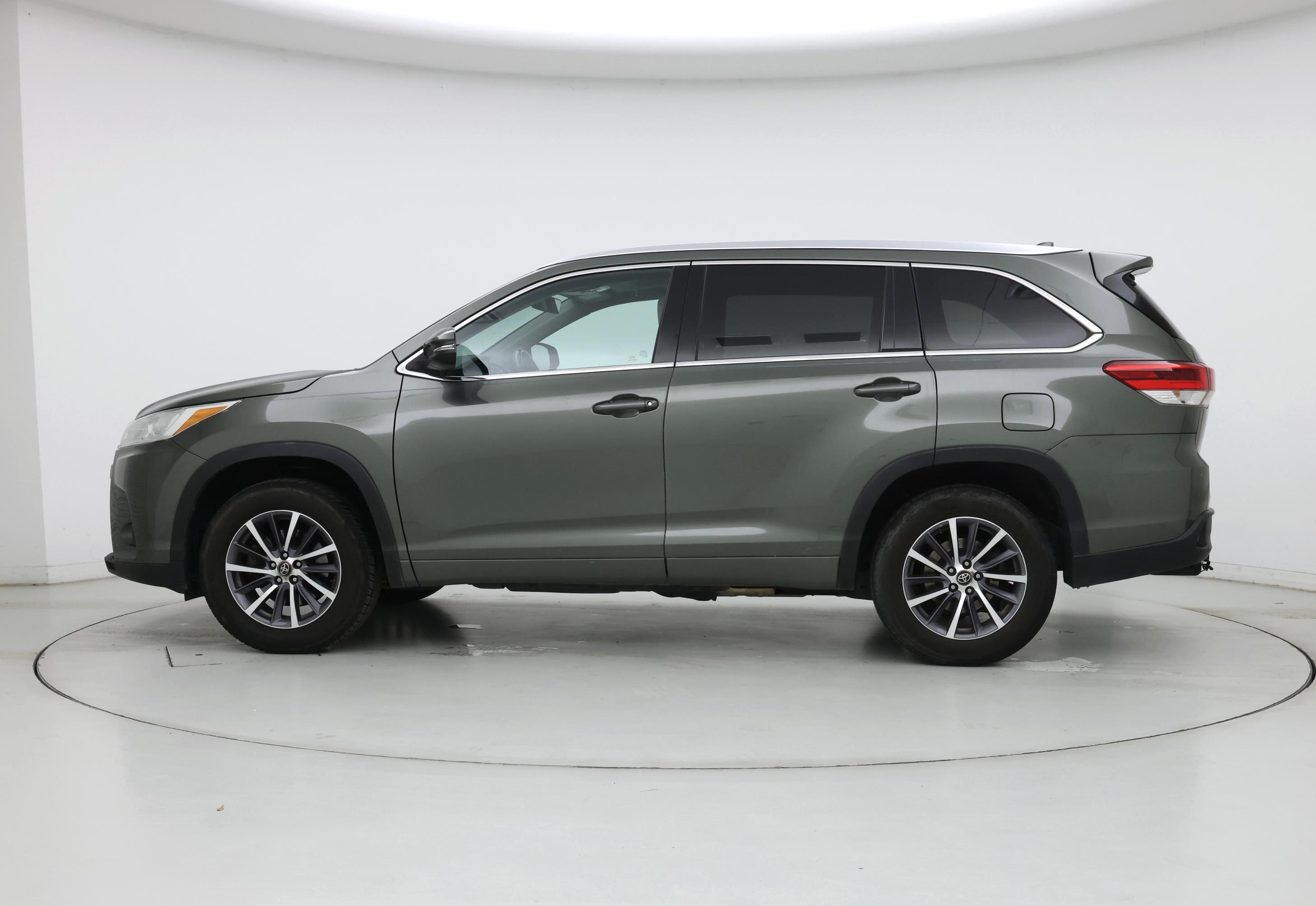 Thumbnail: 2017 Toyota Highlander - 3
