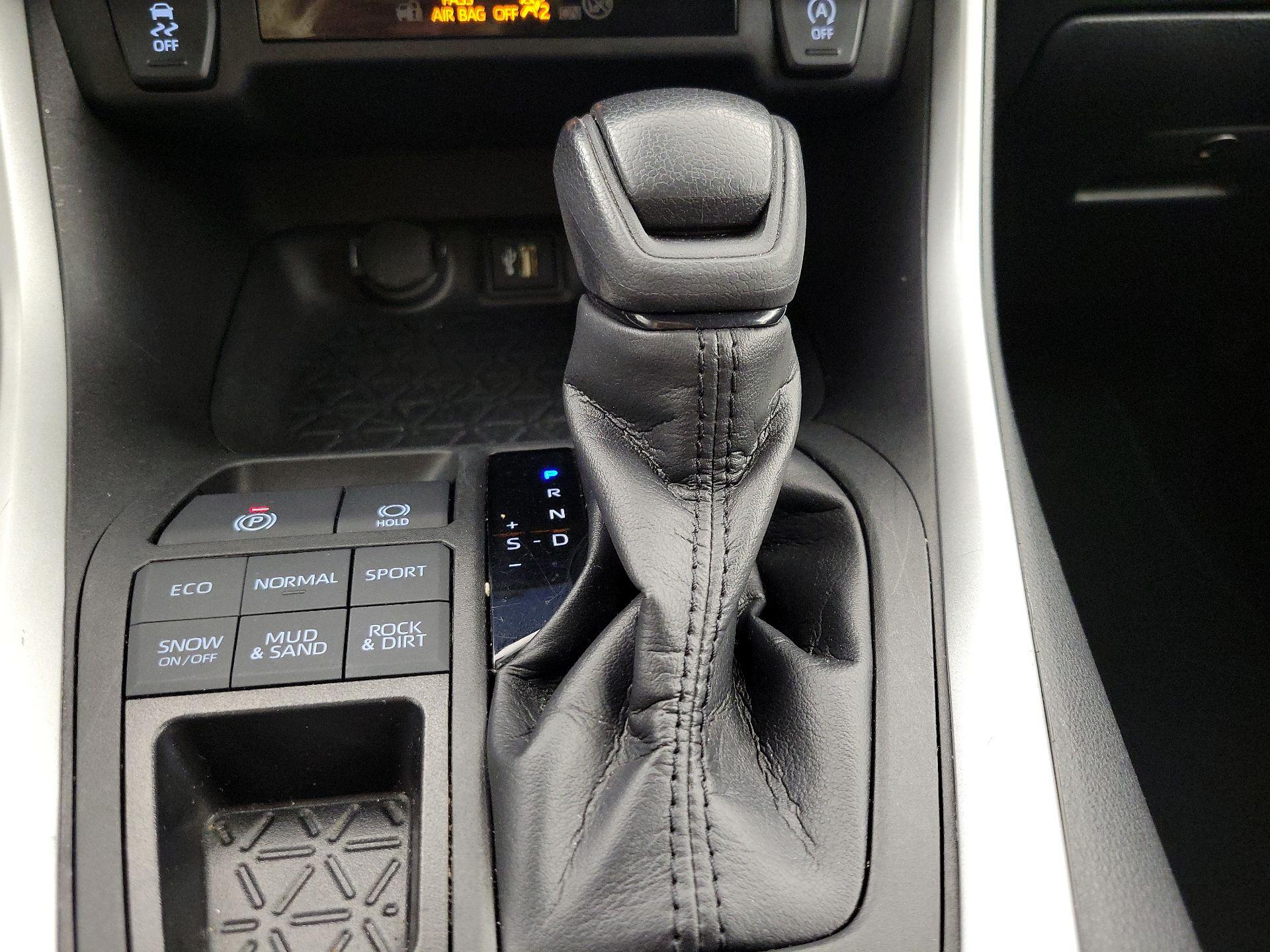 Thumbnail: 2023 Toyota RAV4 - 17