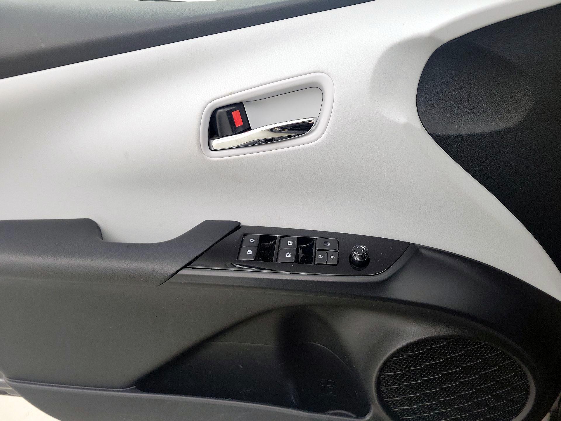 Thumbnail: 2017 Toyota Prius - 12