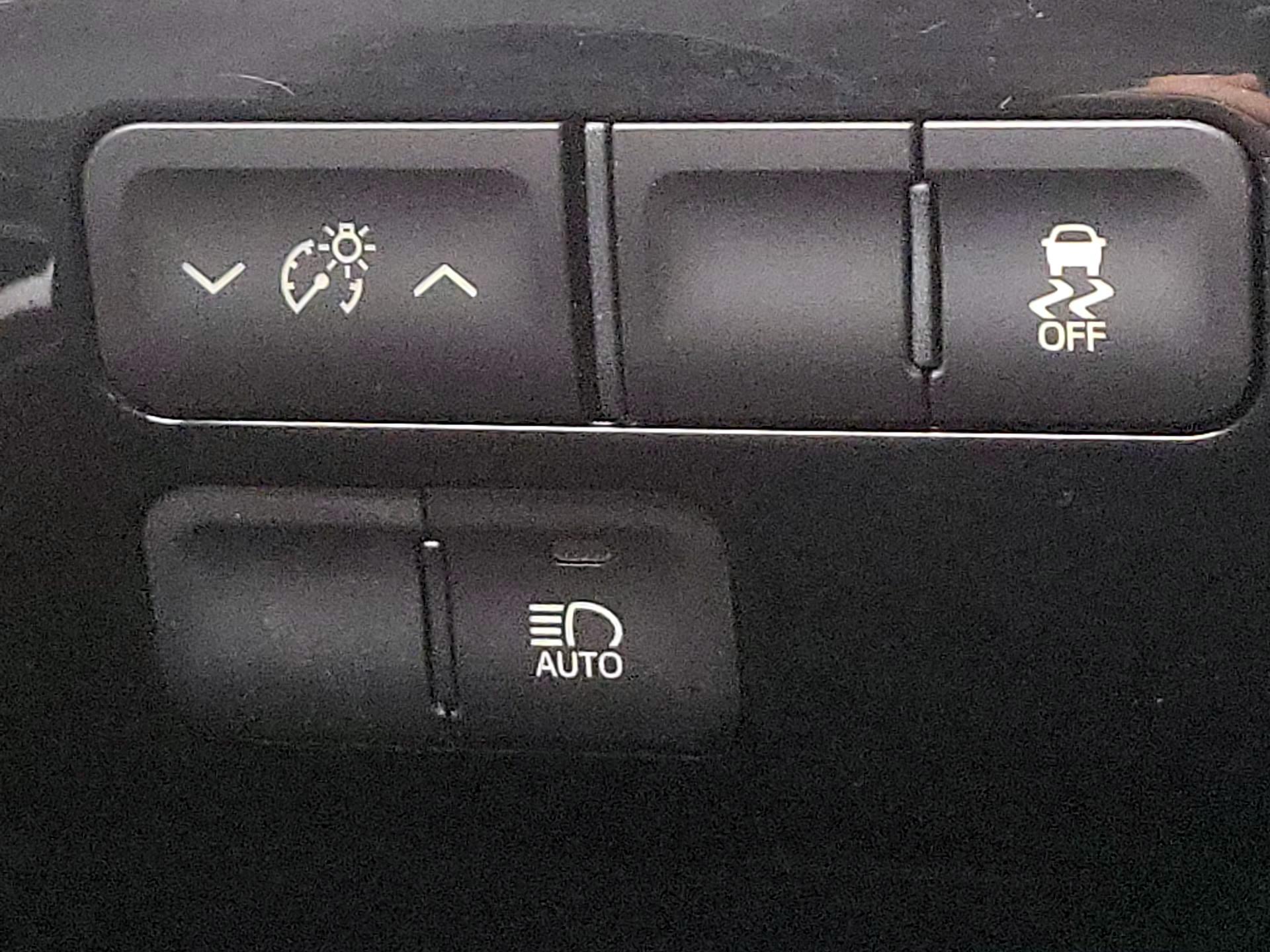 Thumbnail: 2017 Toyota Prius - 13