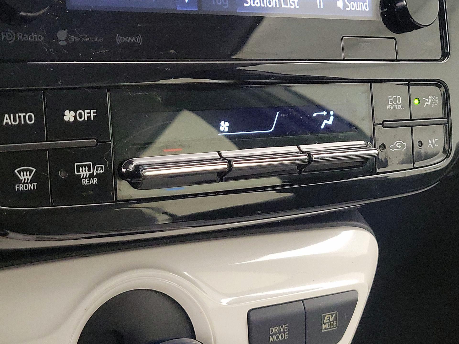 Thumbnail: 2017 Toyota Prius - 16