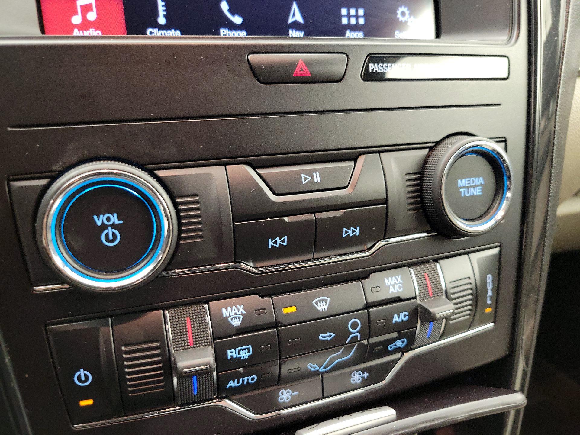 Thumbnail: 2019 Ford Explorer - 17