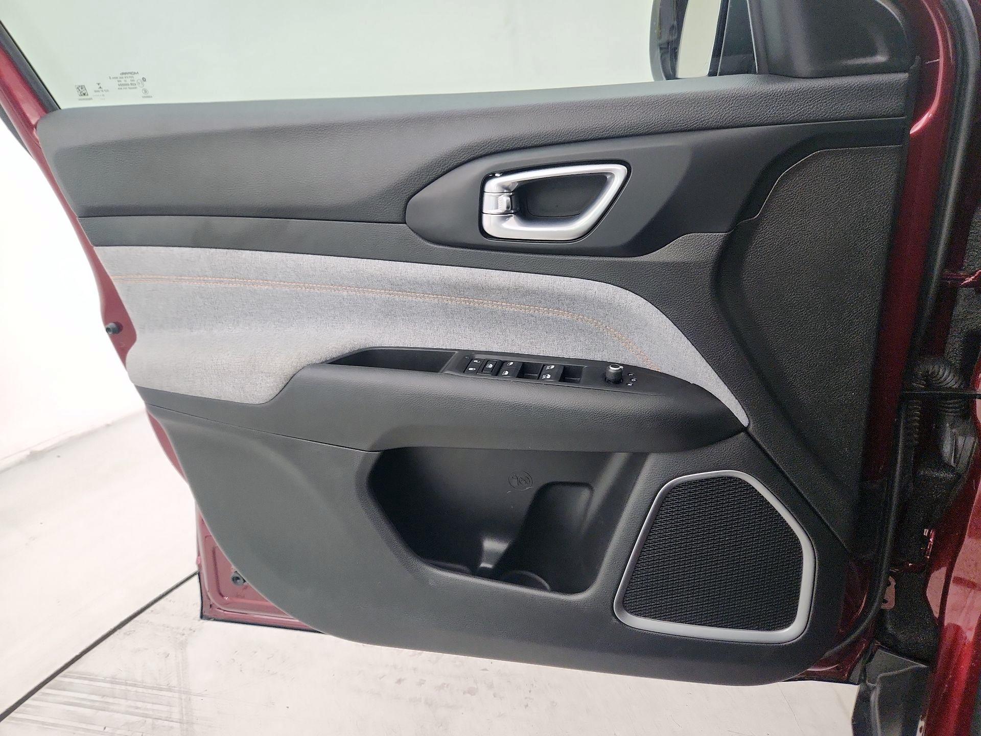 Thumbnail: 2022 Jeep Compass - 10