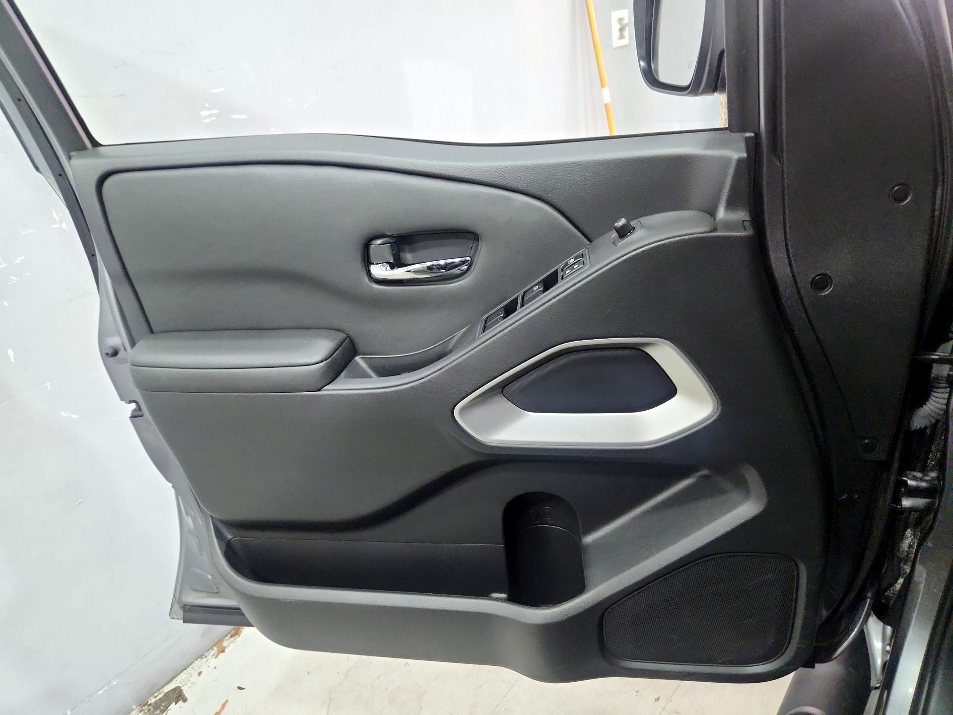 Thumbnail: 2023 Nissan Frontier - 12