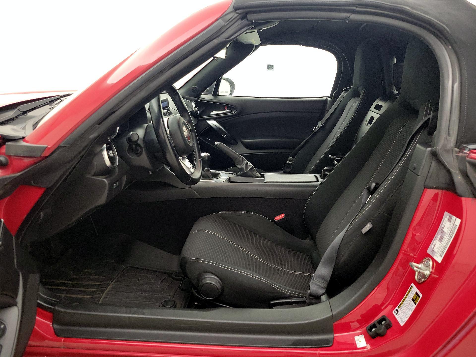 Thumbnail: 2017 Fiat 124 Spider - 11