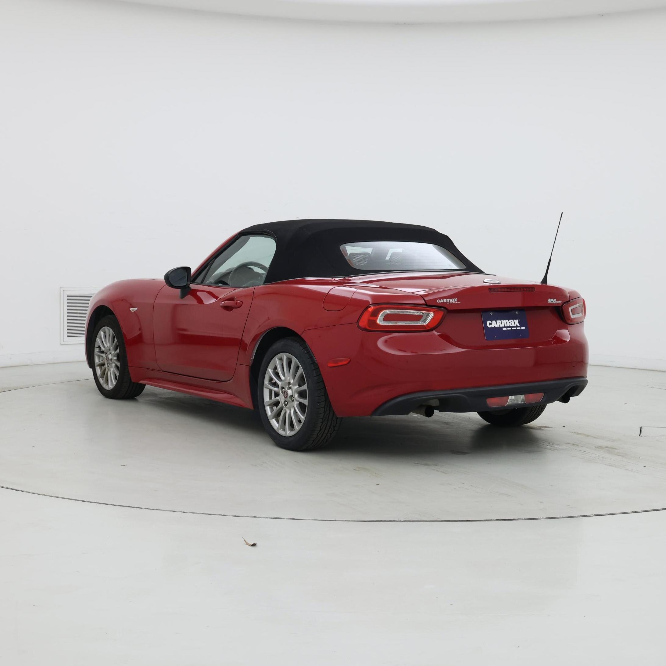 Thumbnail: 2017 Fiat 124 Spider - 2
