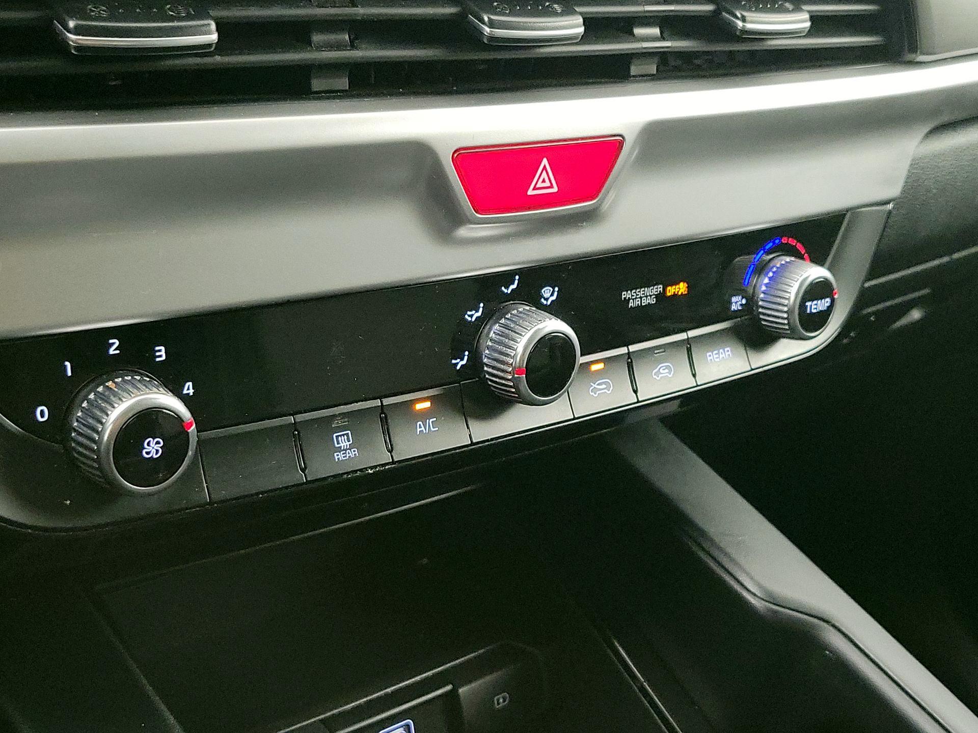 Thumbnail: 2020 Kia Telluride - 16