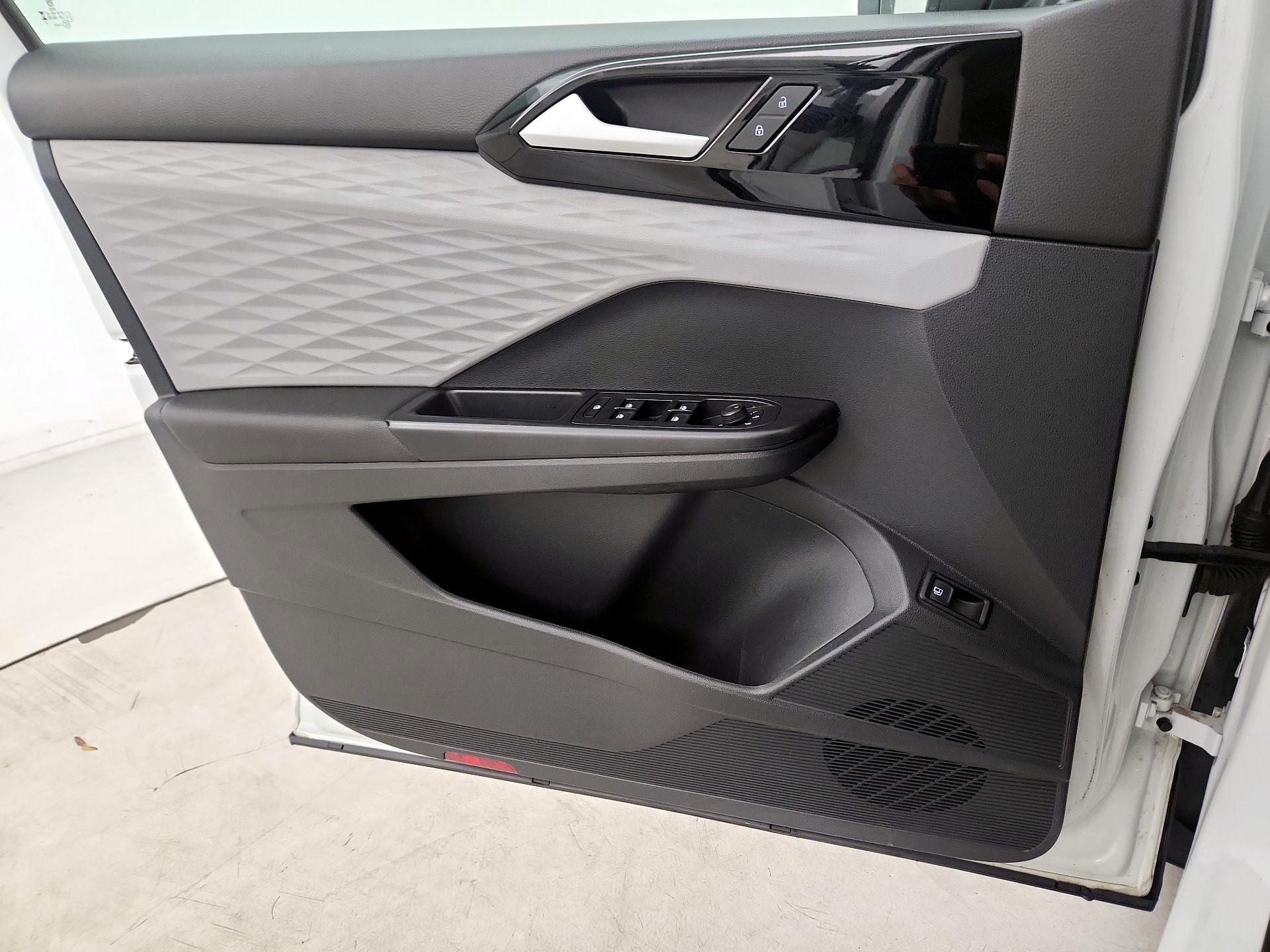 Thumbnail: 2023 Volkswagen Taos - 12