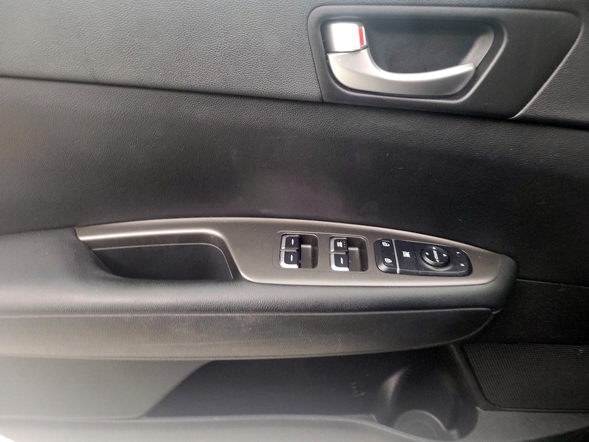 Thumbnail: 2019 Kia Optima - 12