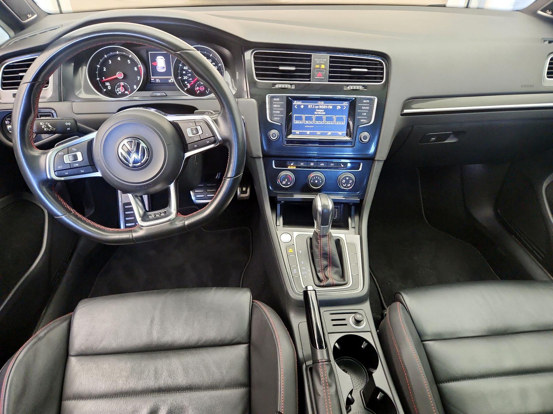 Thumbnail: 2015 Volkswagen Golf - 9