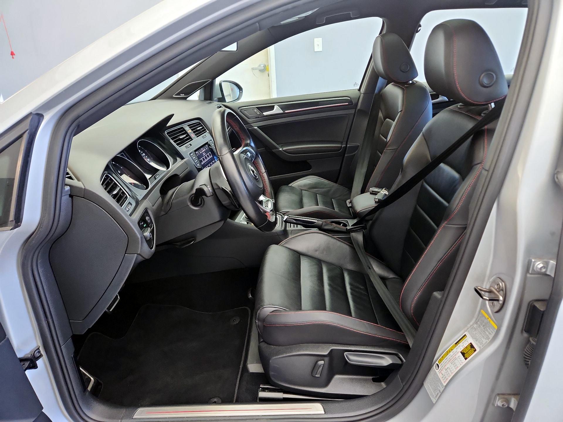 Thumbnail: 2015 Volkswagen Golf - 11