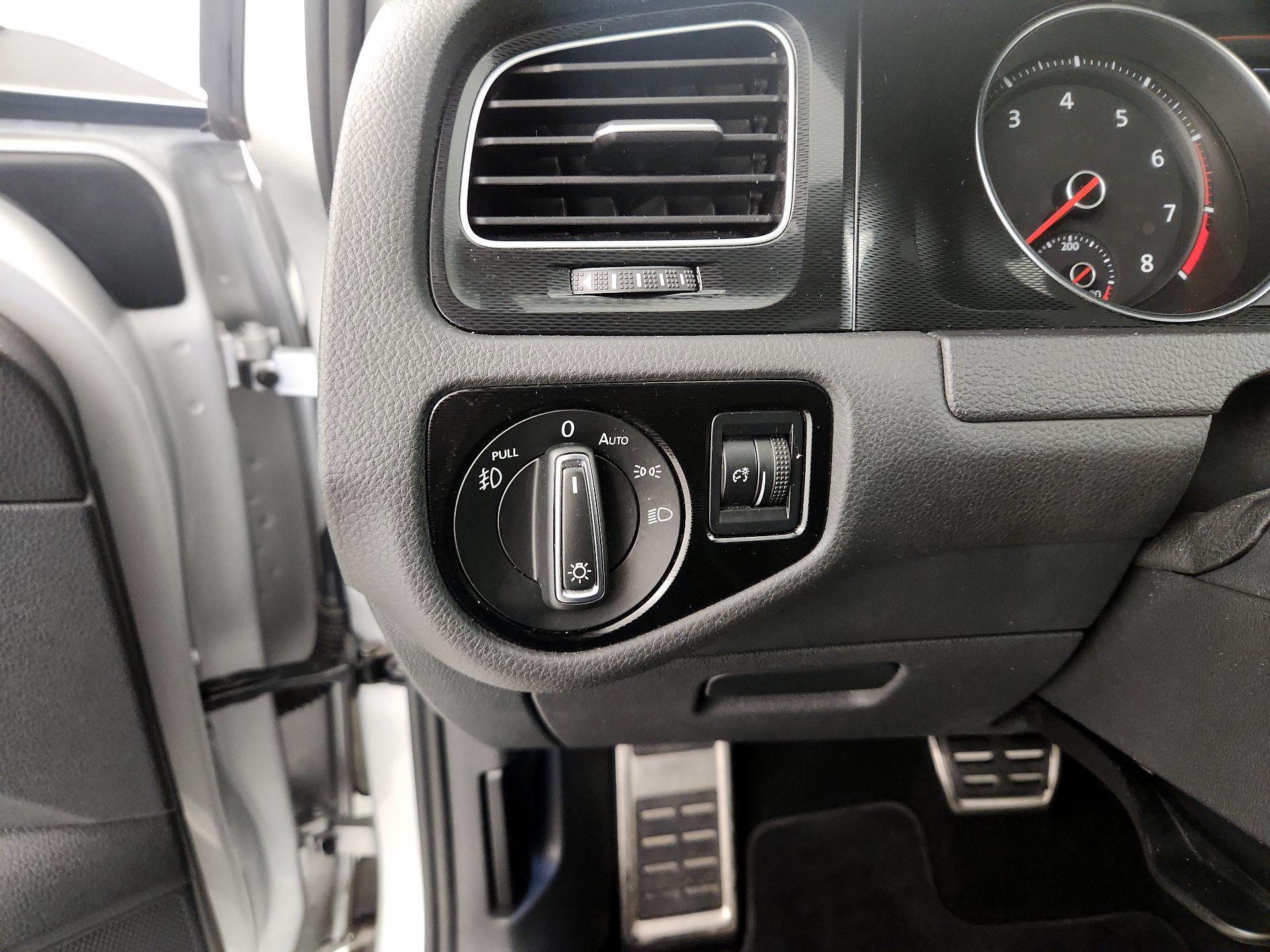 Thumbnail: 2015 Volkswagen Golf - 13