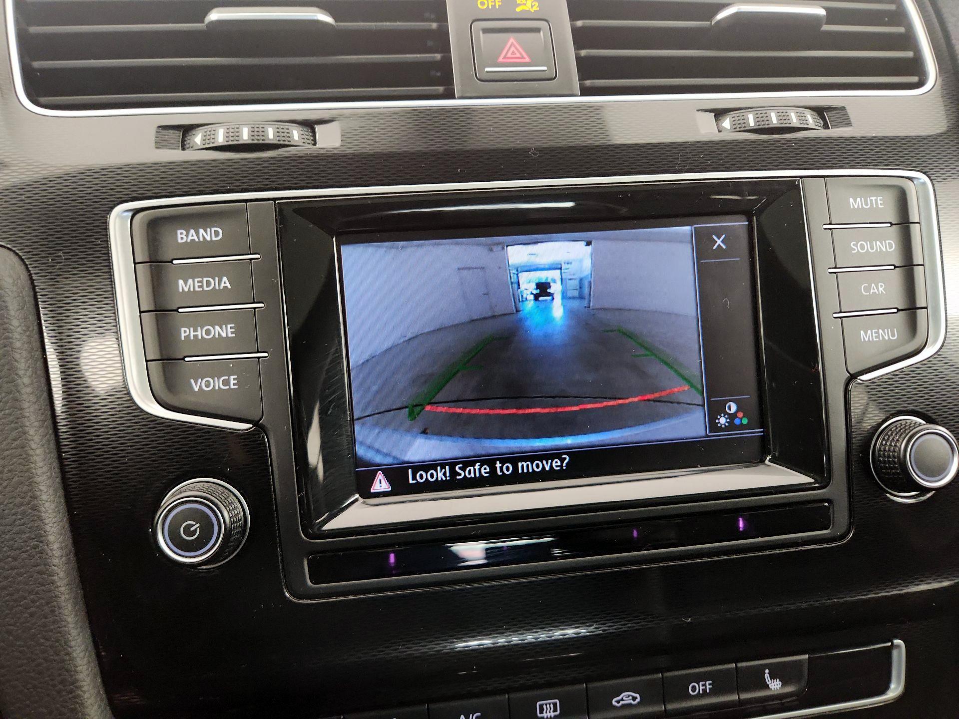 Thumbnail: 2015 Volkswagen Golf - 14