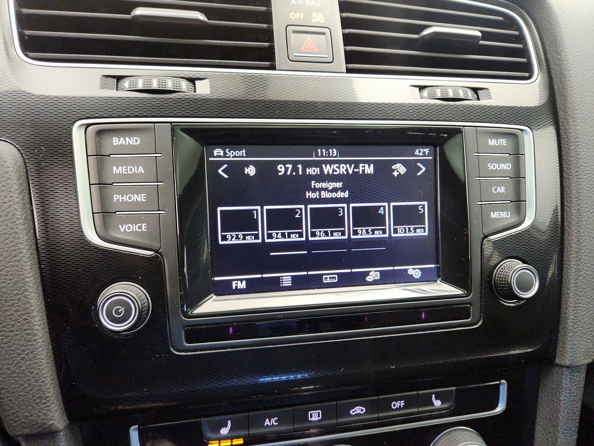 Thumbnail: 2015 Volkswagen Golf - 15