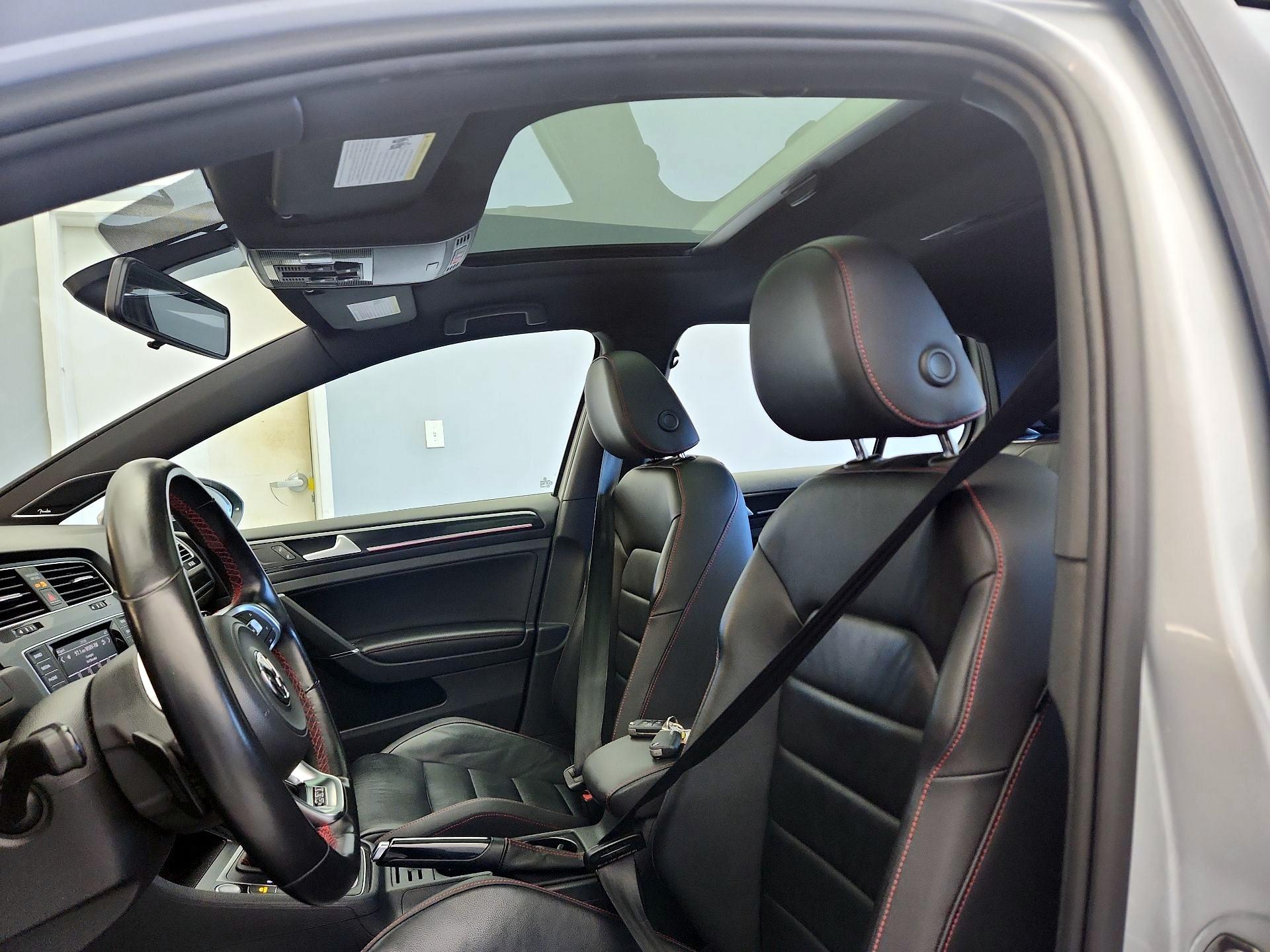 Thumbnail: 2015 Volkswagen Golf - 18