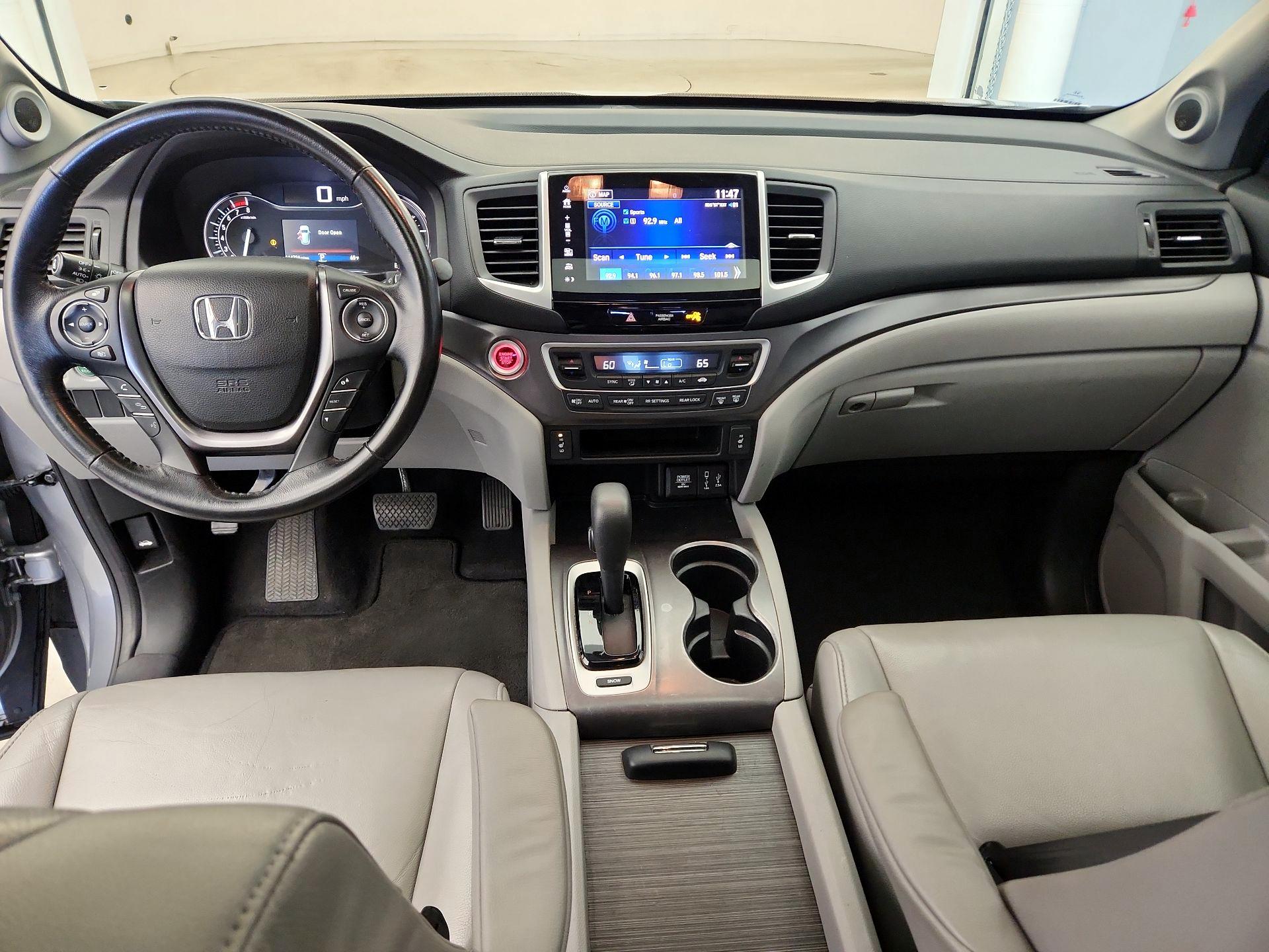 Thumbnail: 2017 Honda Pilot - 9