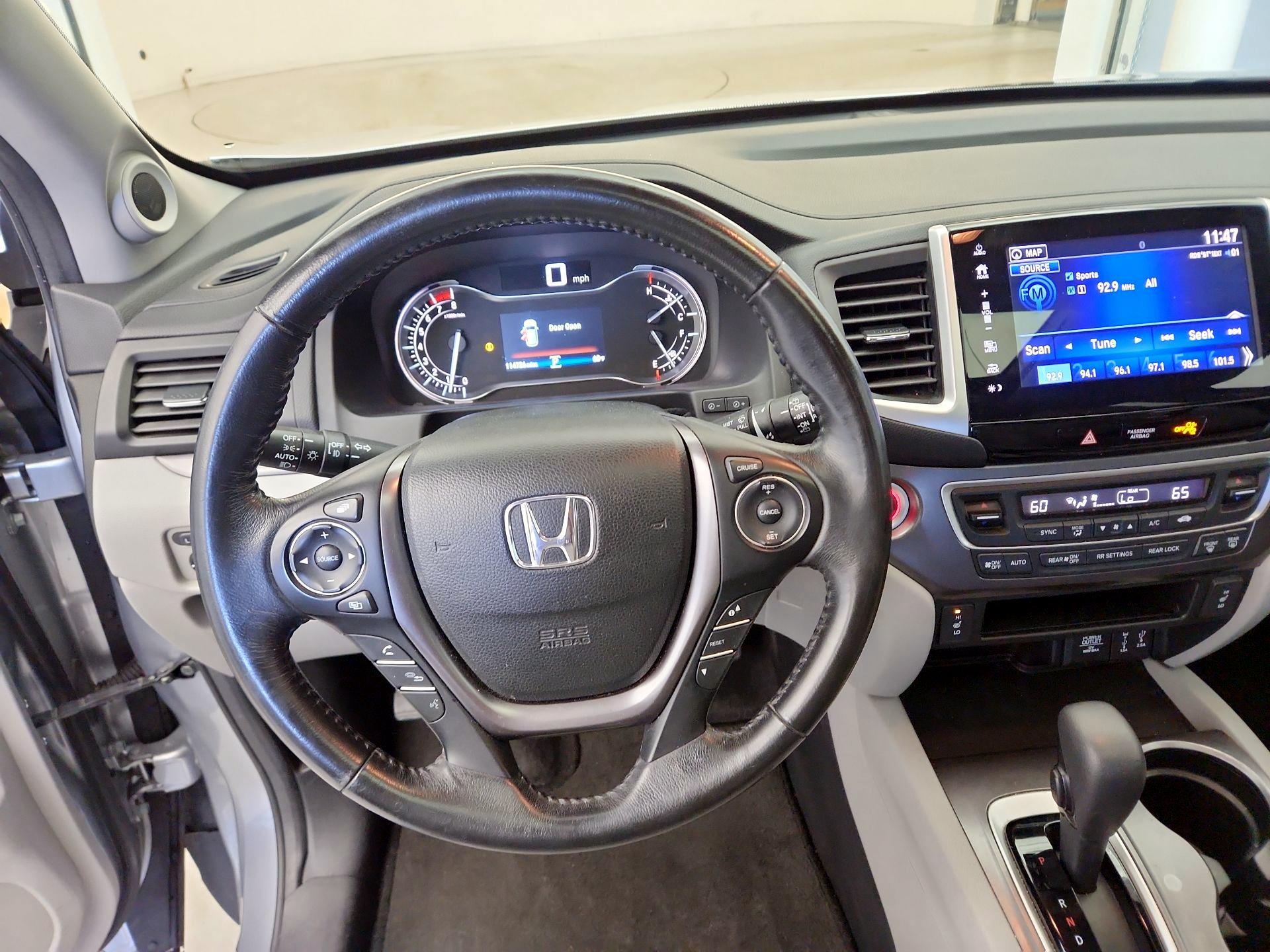 Thumbnail: 2017 Honda Pilot - 10