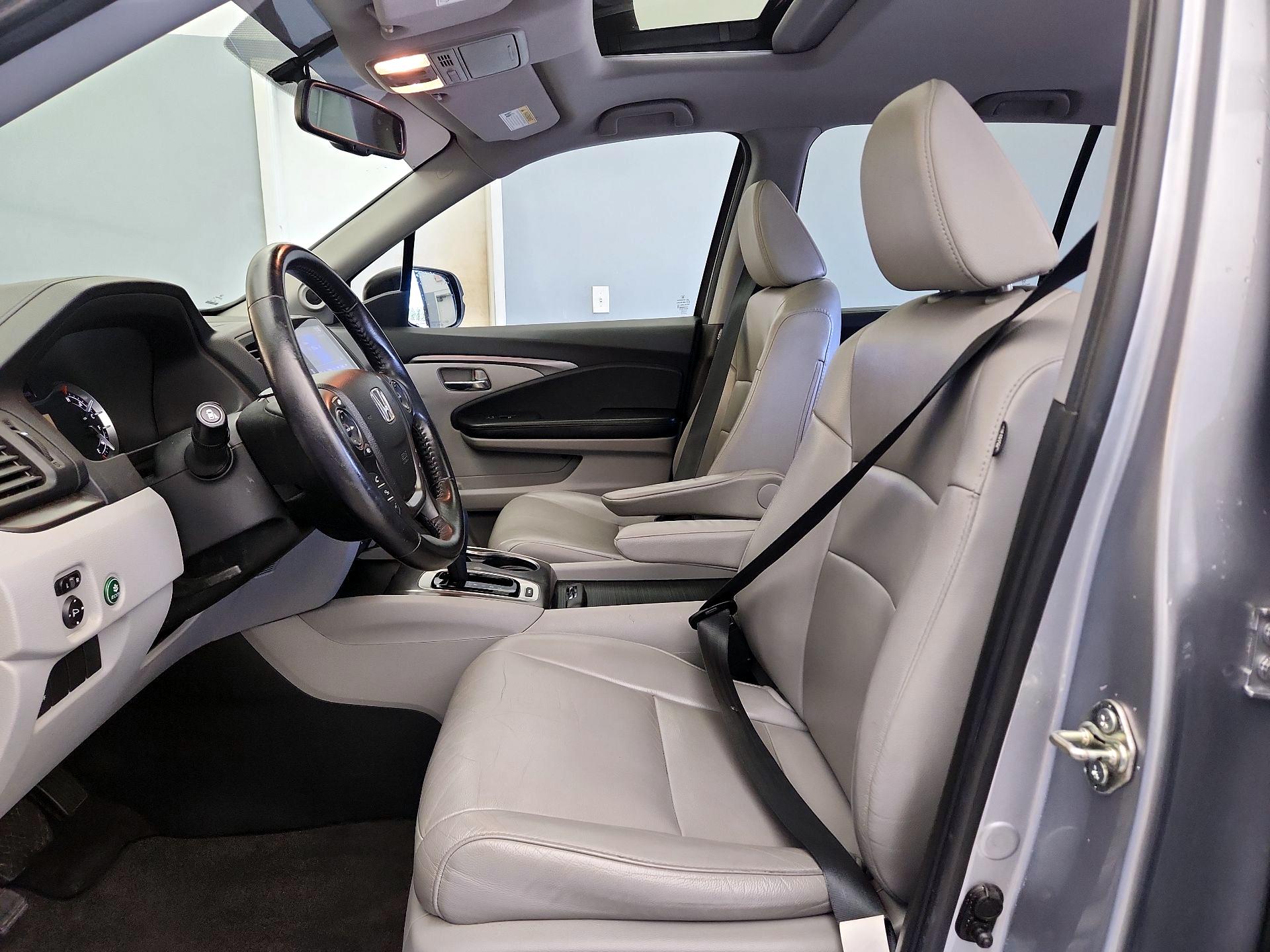 Thumbnail: 2017 Honda Pilot - 11