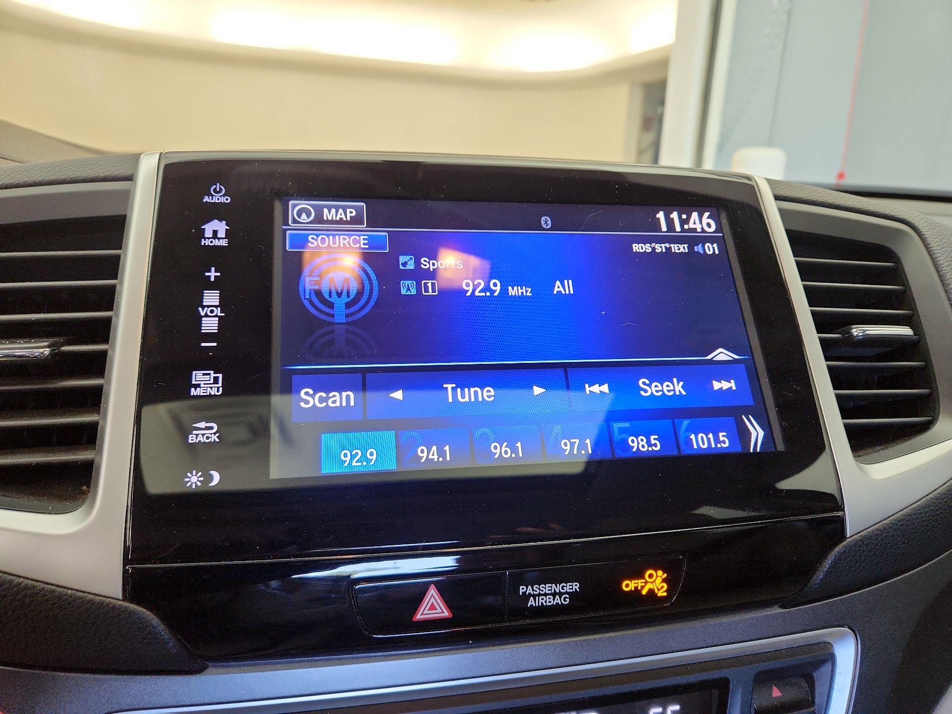 Thumbnail: 2017 Honda Pilot - 16