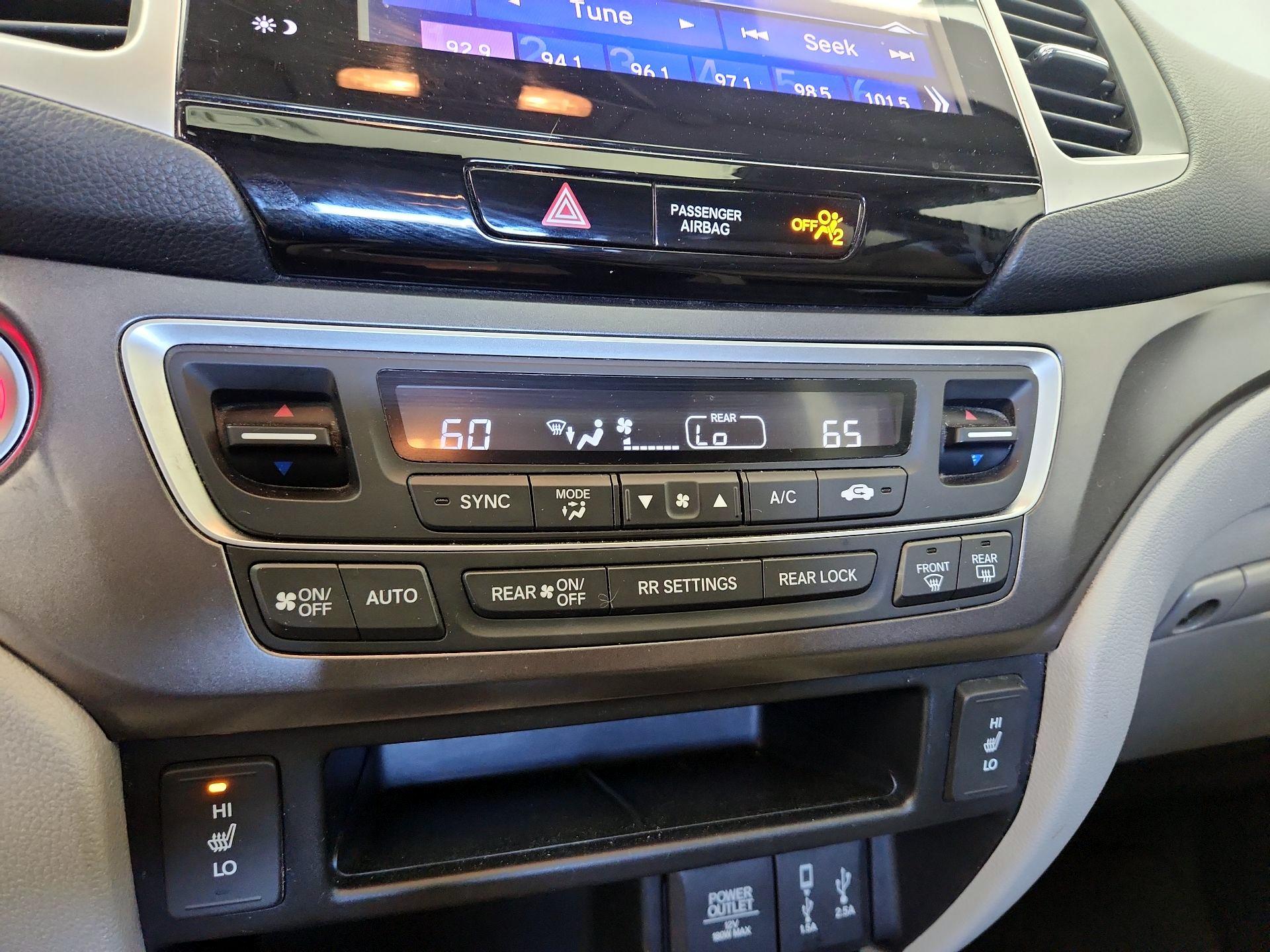 Thumbnail: 2017 Honda Pilot - 17