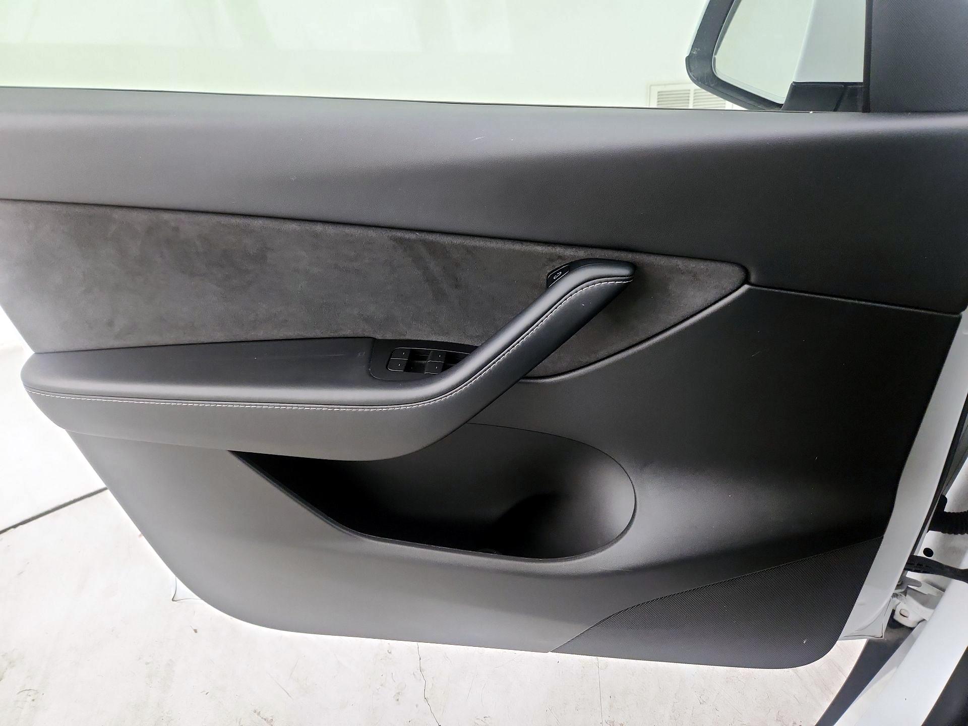 Thumbnail: 2022 Tesla Model Y - 12