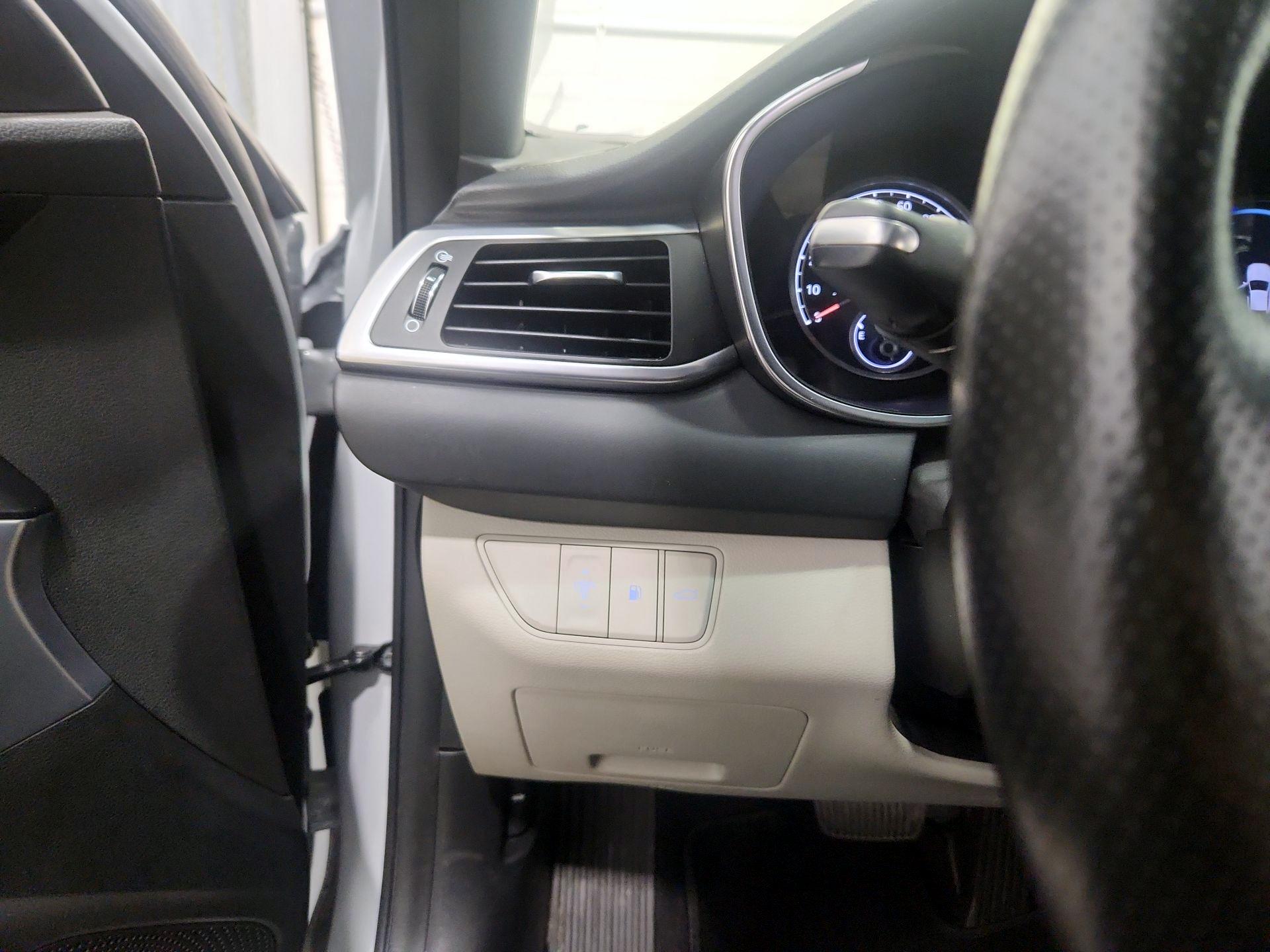 Thumbnail: 2022 Genesis G70 - 13