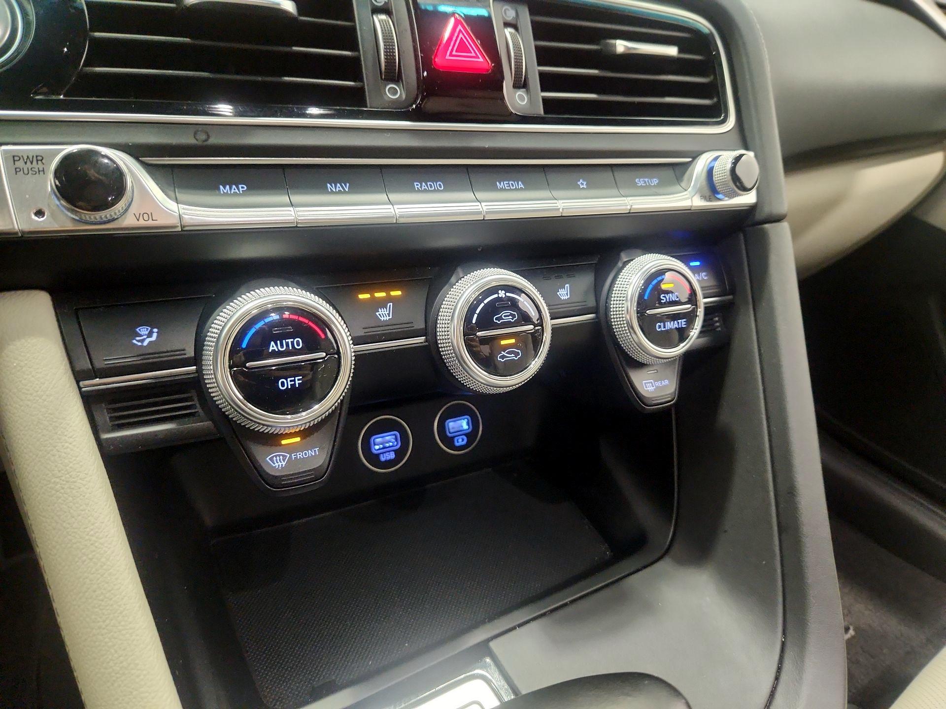 Thumbnail: 2022 Genesis G70 - 17