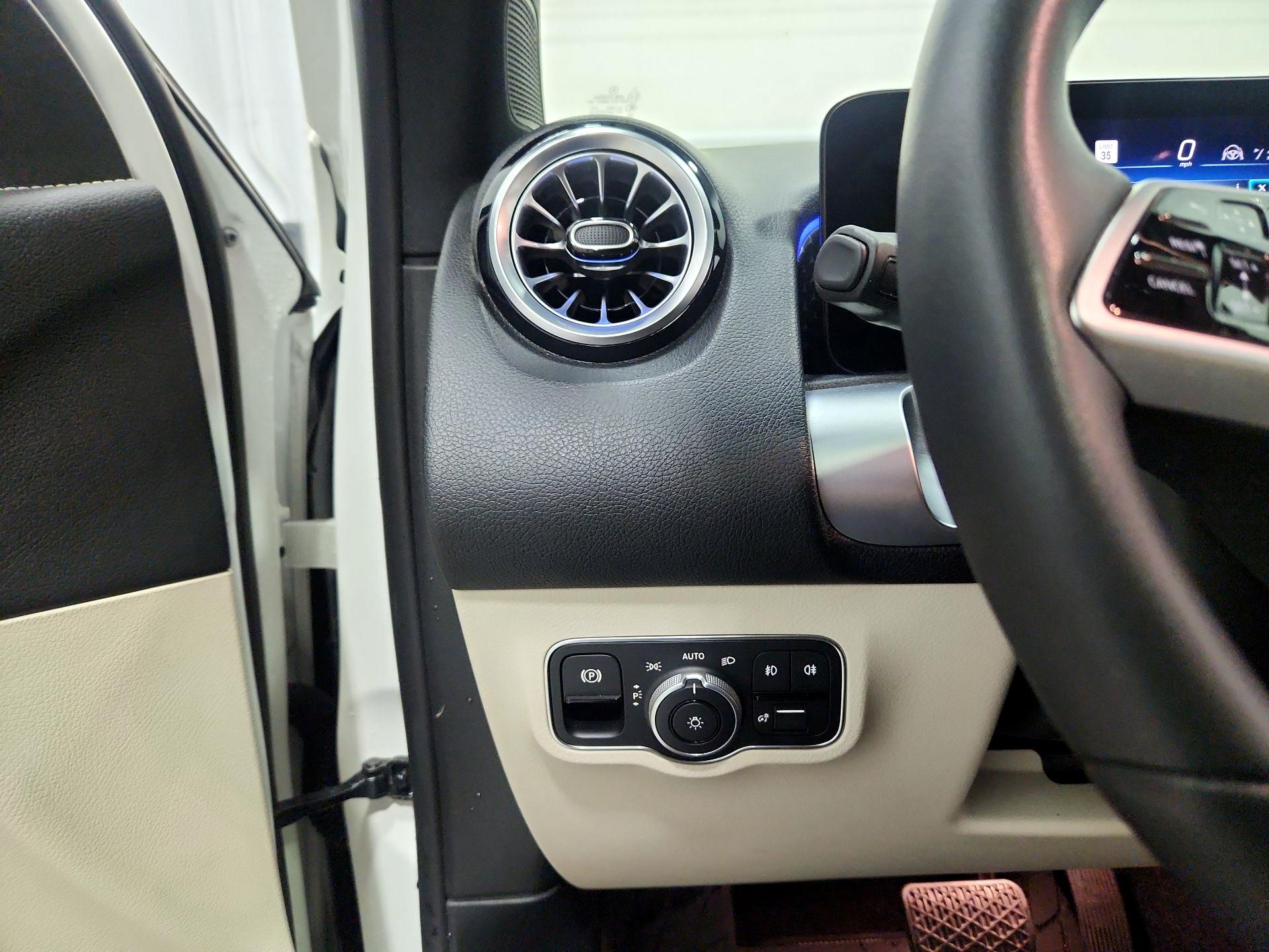 Thumbnail: 2024 Mercedes-Benz GLB - 13