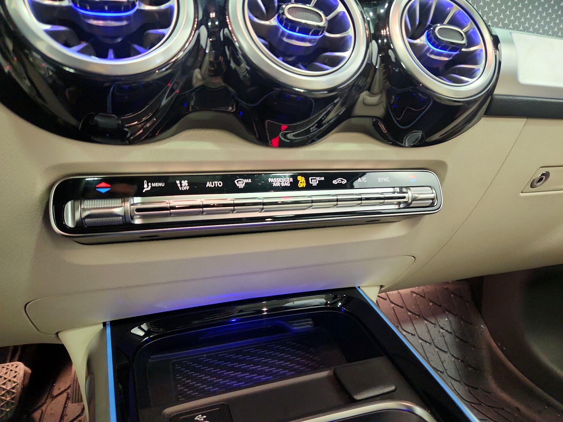 Thumbnail: 2024 Mercedes-Benz GLB - 17