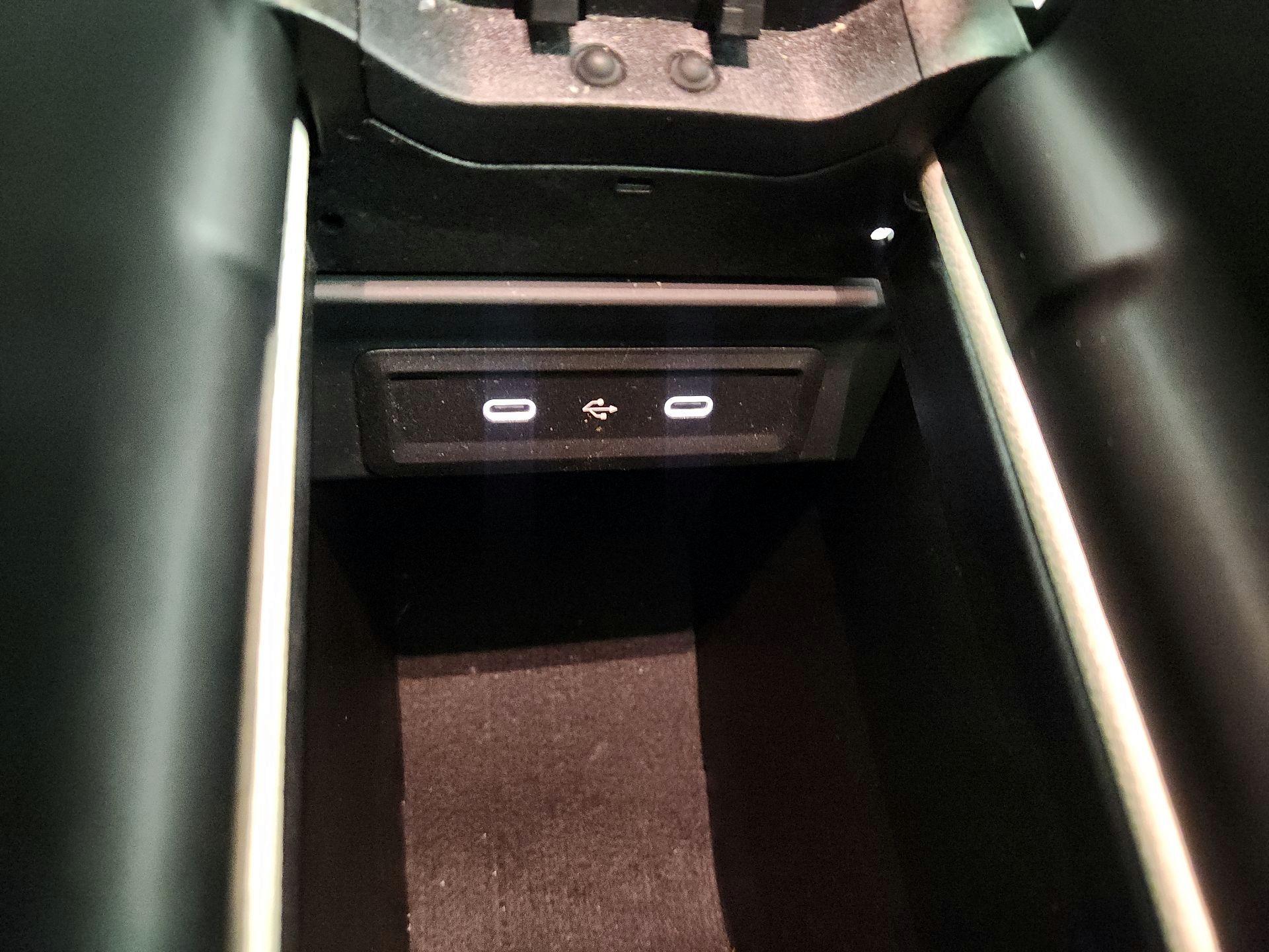 Thumbnail: 2024 Mercedes-Benz GLB - 19