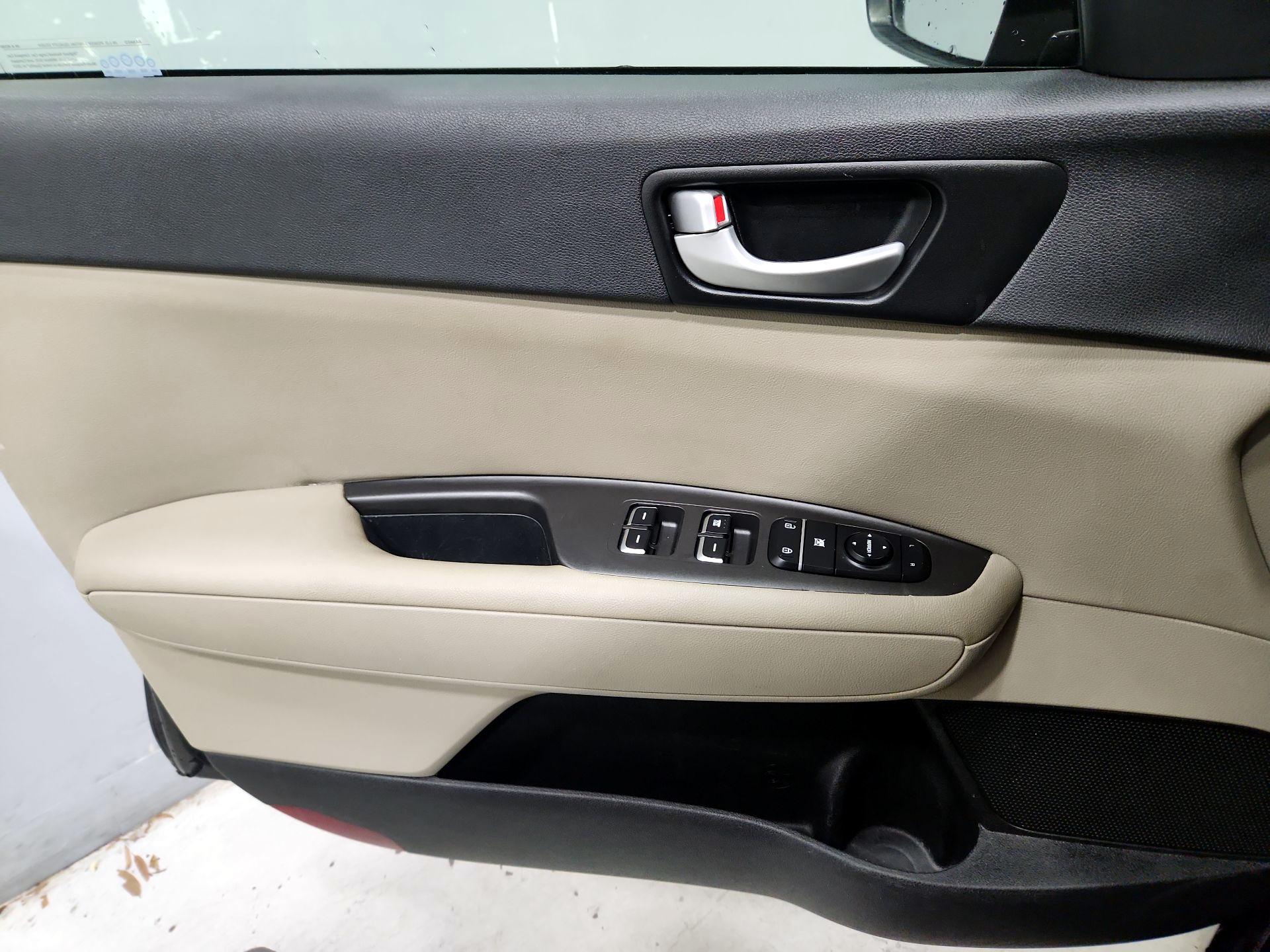 Thumbnail: 2018 Kia Optima - 12