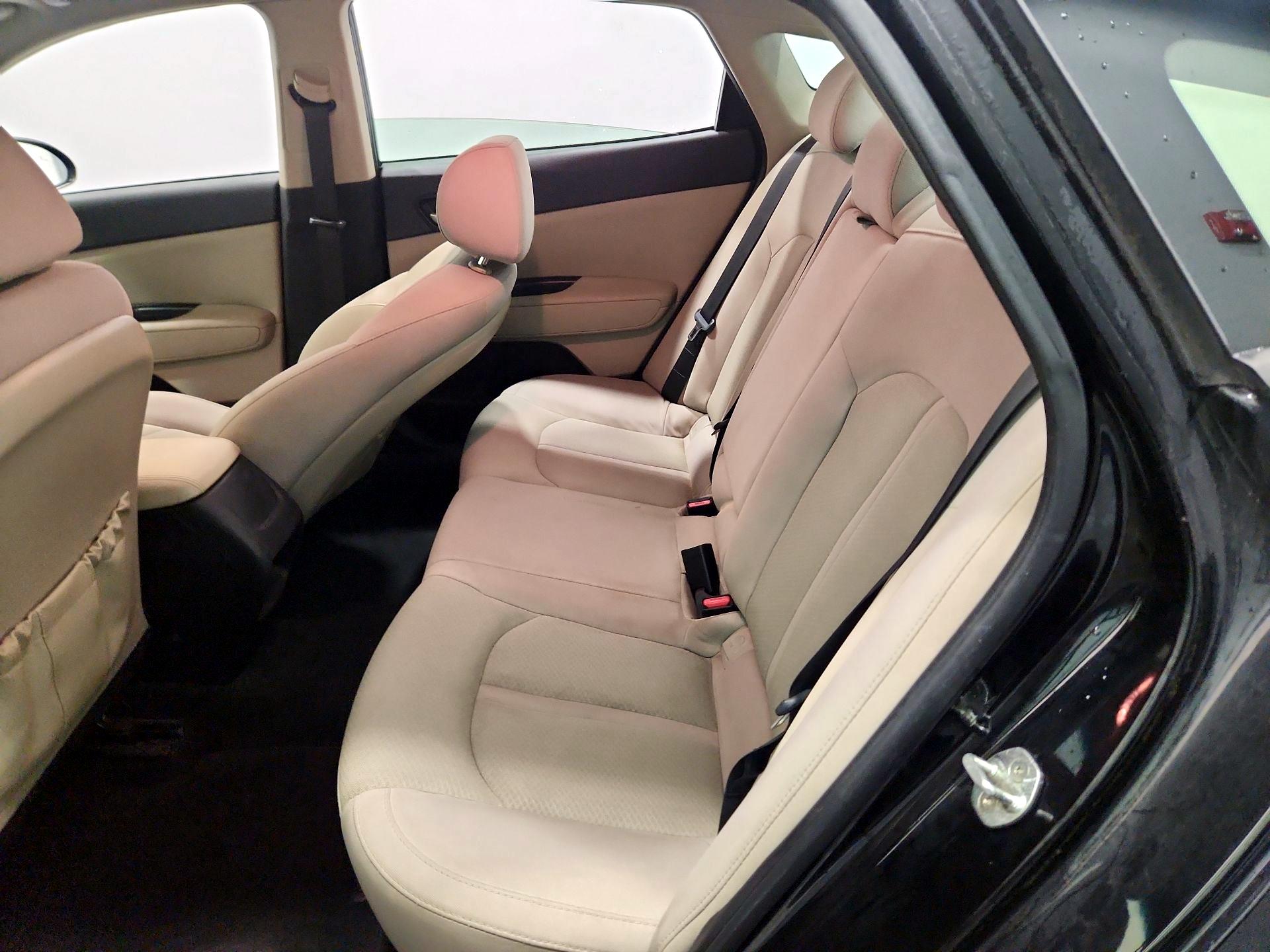 Thumbnail: 2018 Kia Optima - 19