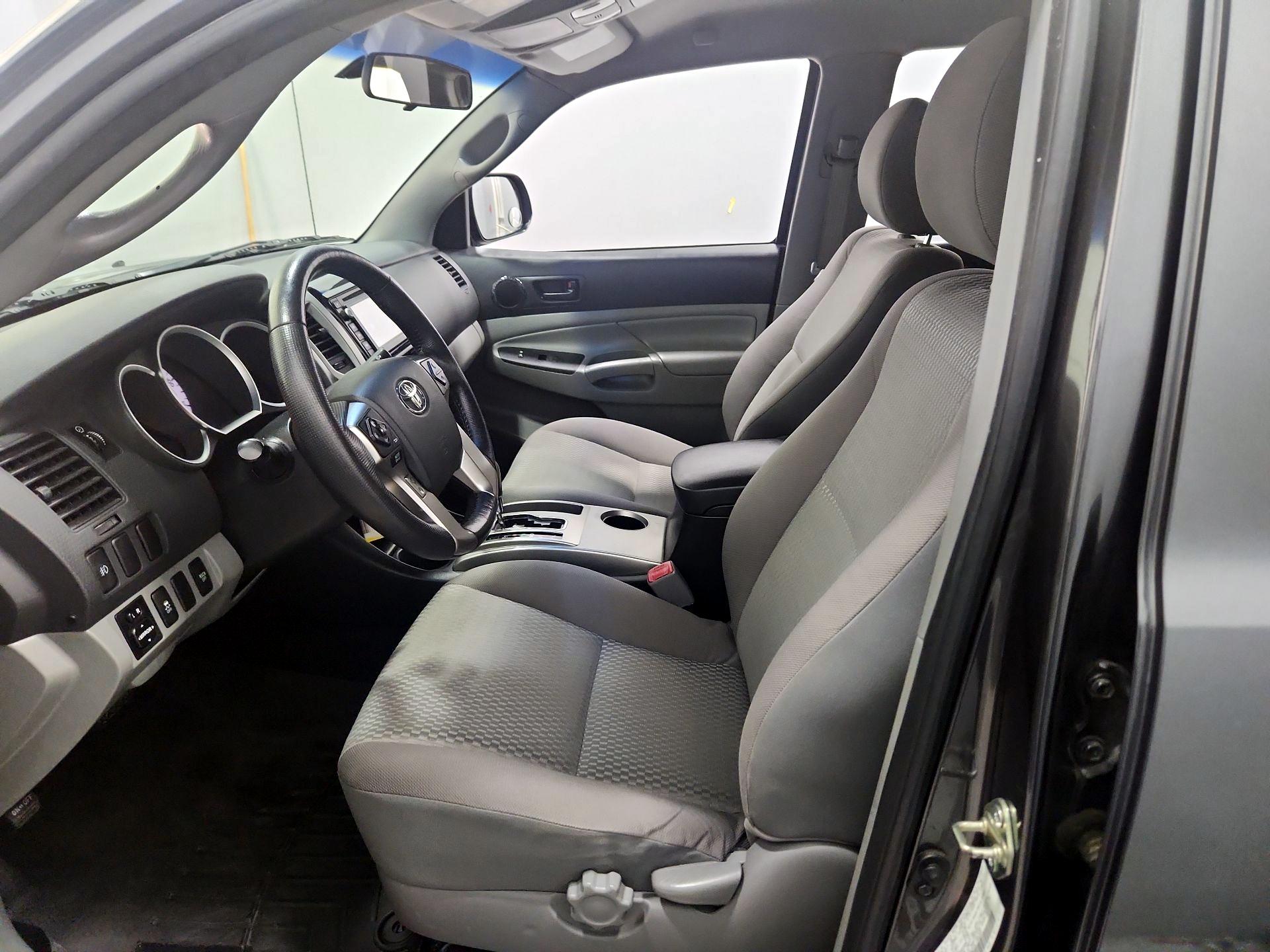 Thumbnail: 2015 Toyota Tacoma - 11