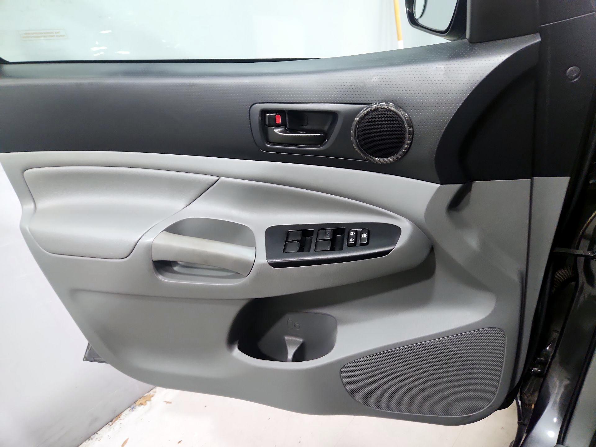 Thumbnail: 2015 Toyota Tacoma - 12