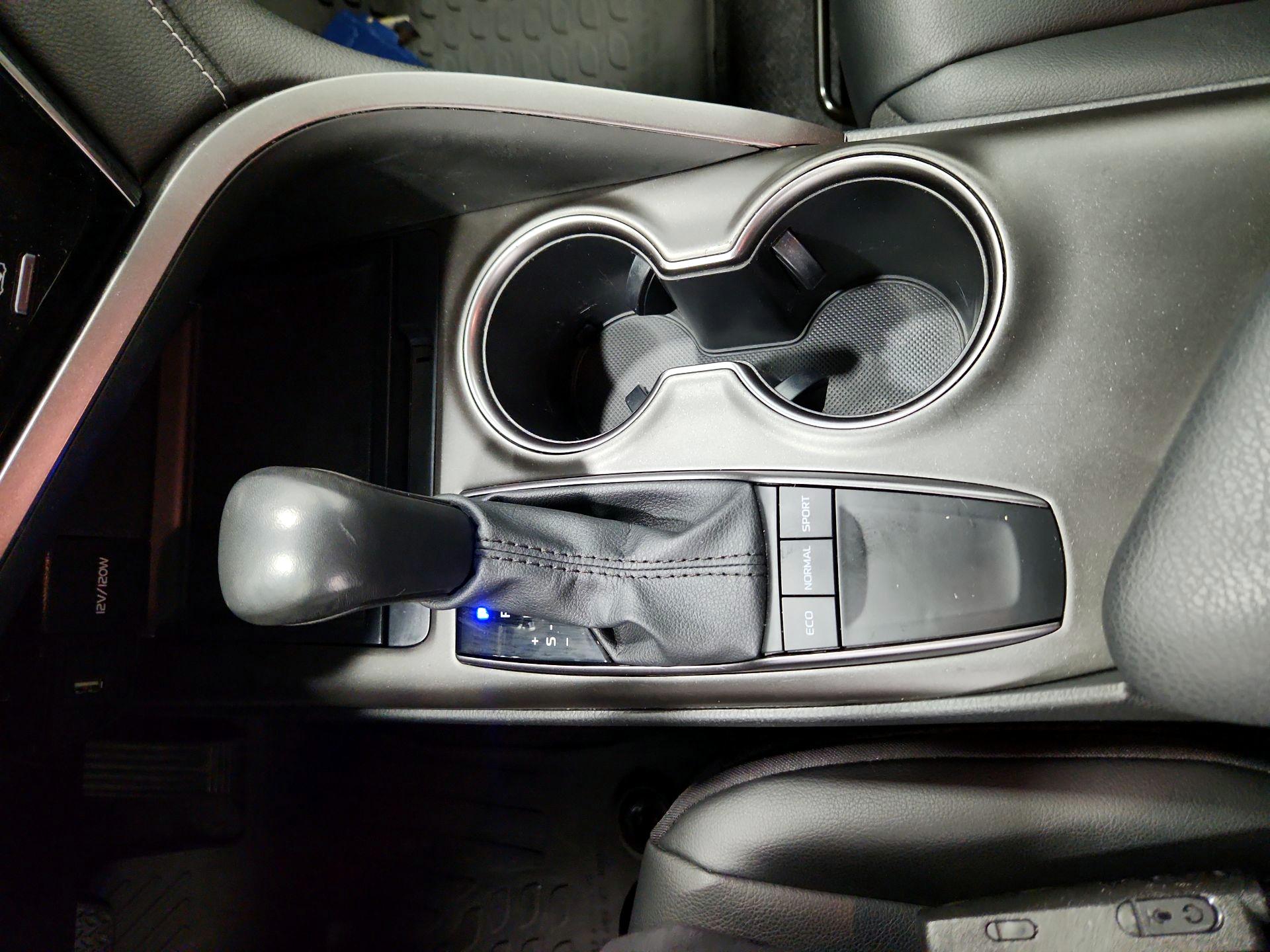 Thumbnail: 2022 Toyota Camry - 17