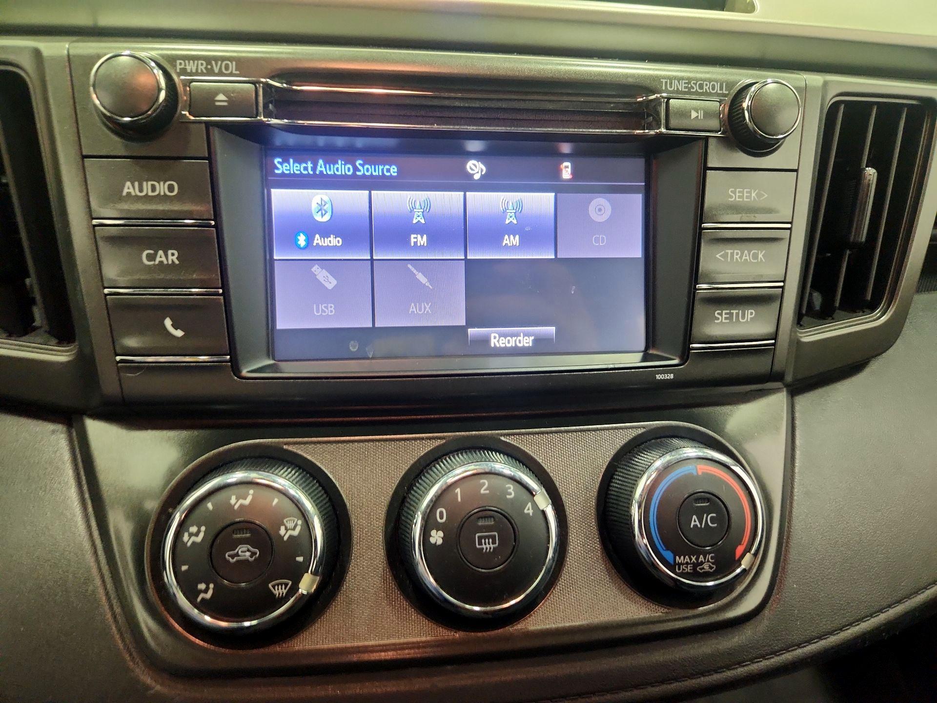 Thumbnail: 2014 Toyota RAV4 - 15