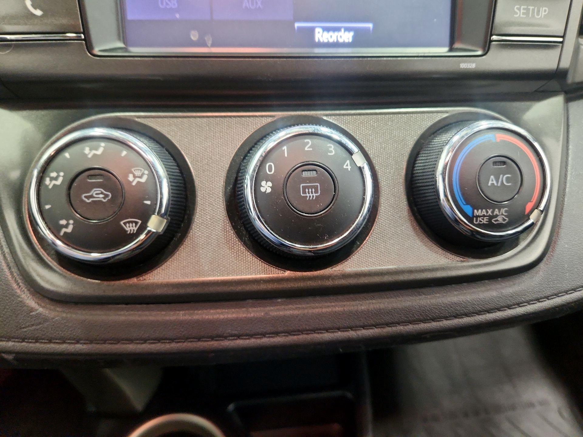 Thumbnail: 2014 Toyota RAV4 - 16