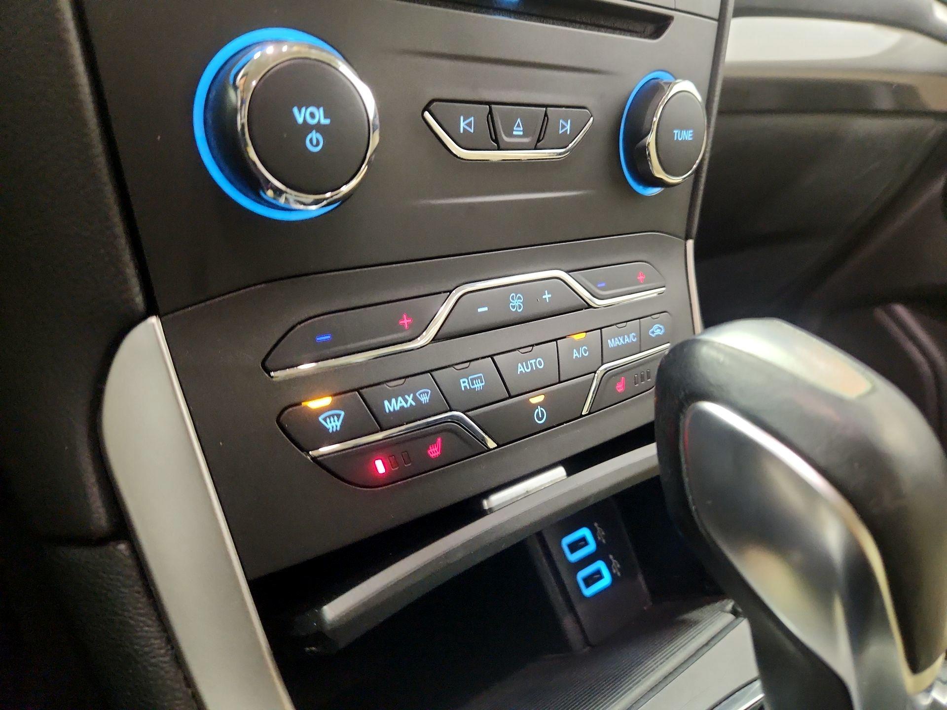 Thumbnail: 2017 Ford Edge - 17