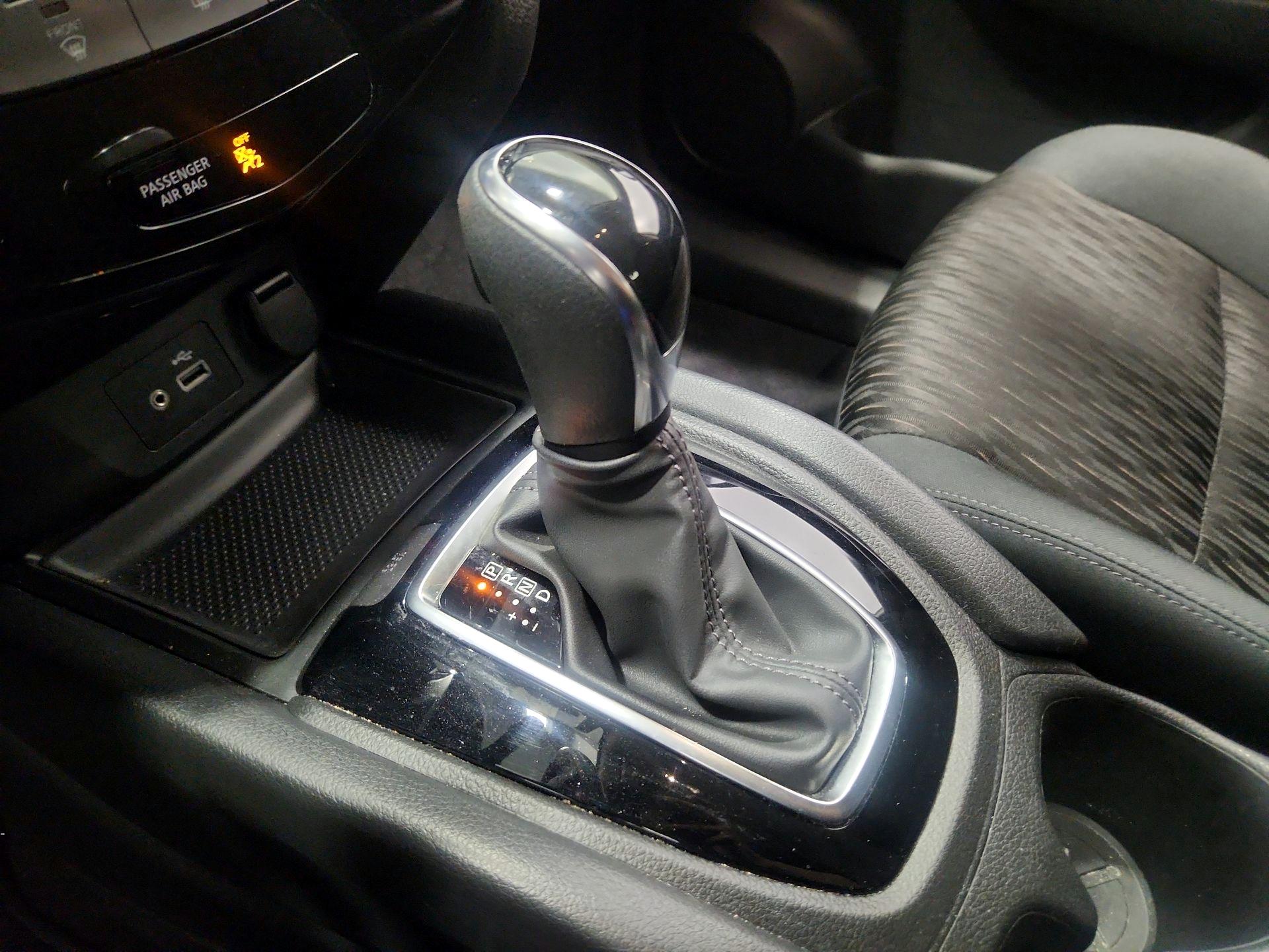 Thumbnail: 2020 Nissan Rogue - 17