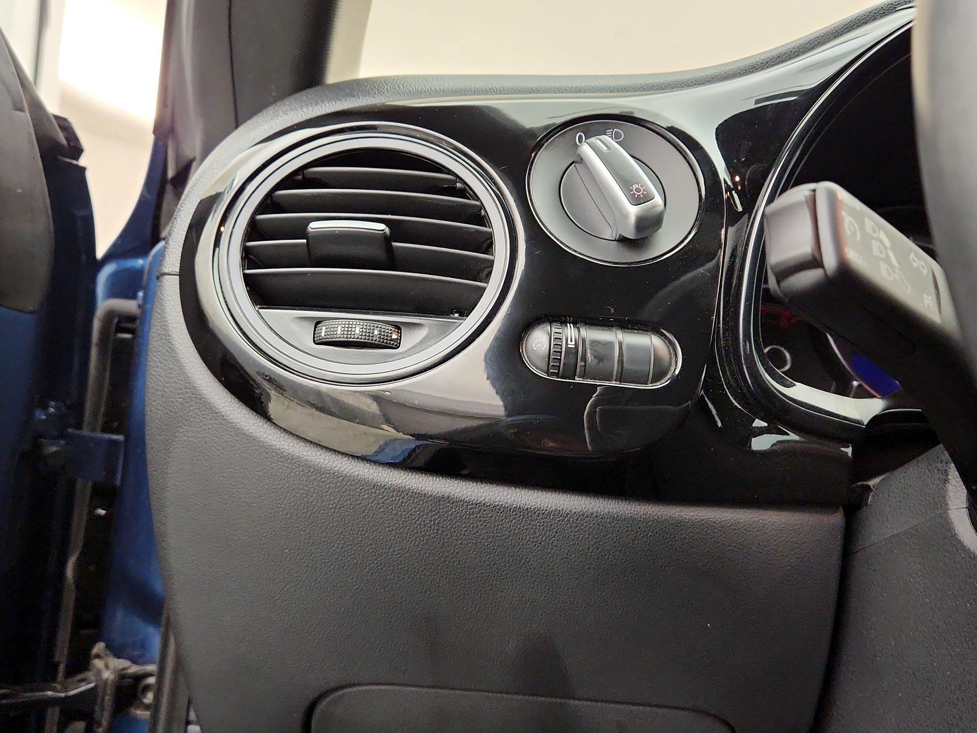 Thumbnail: 2019 Volkswagen Beetle - 13