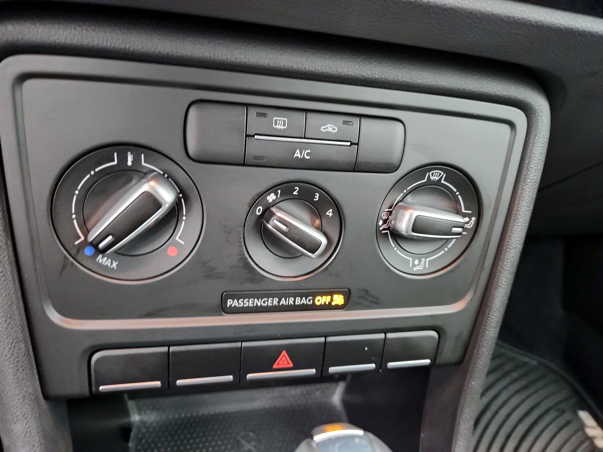 Thumbnail: 2019 Volkswagen Beetle - 16