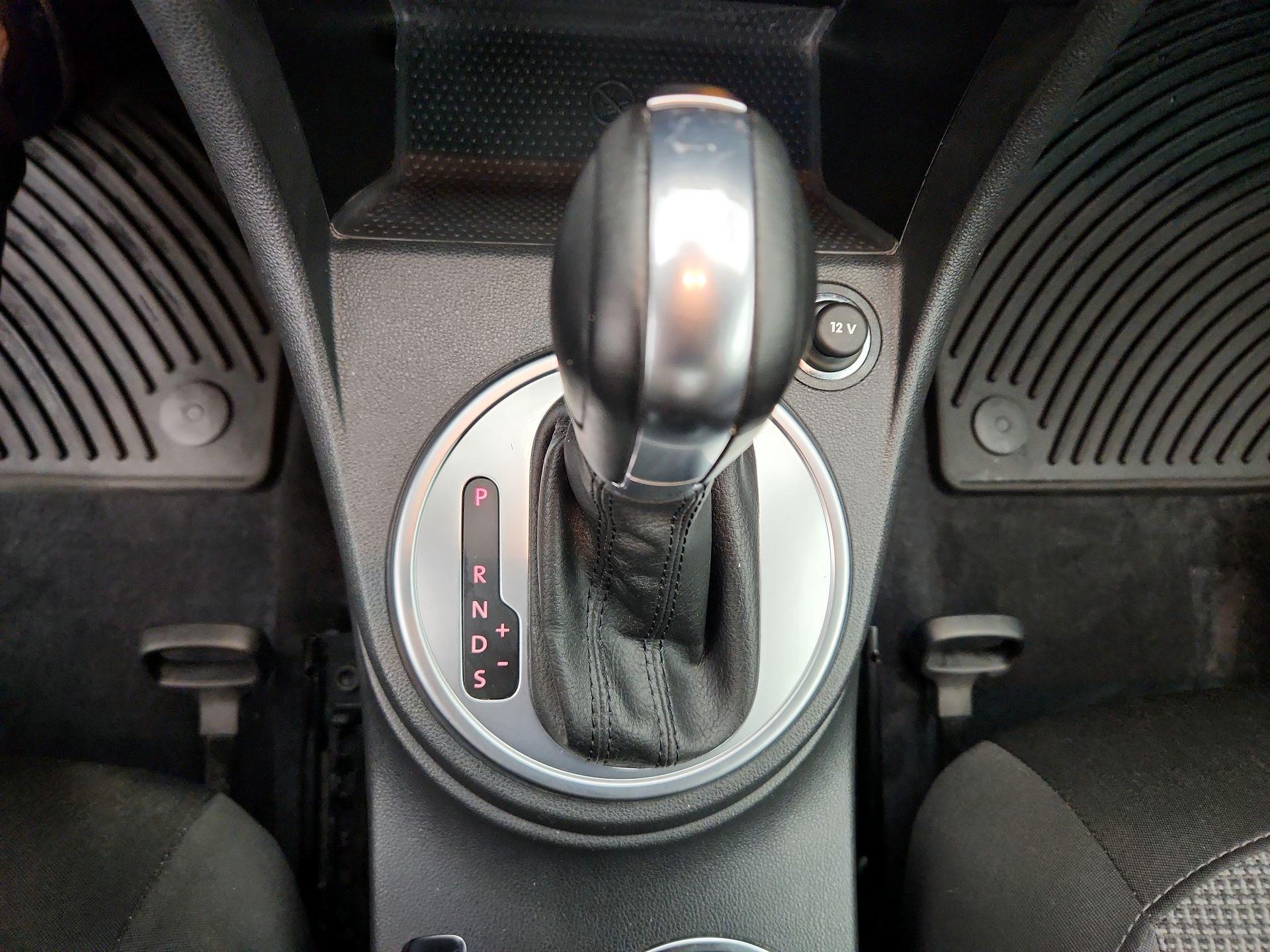 Thumbnail: 2019 Volkswagen Beetle - 17