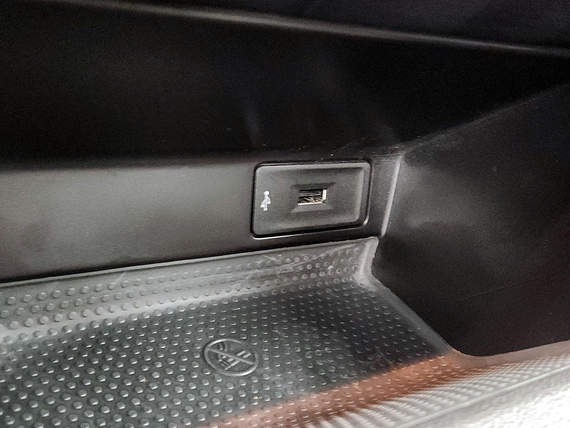 Thumbnail: 2019 Volkswagen Beetle - 18