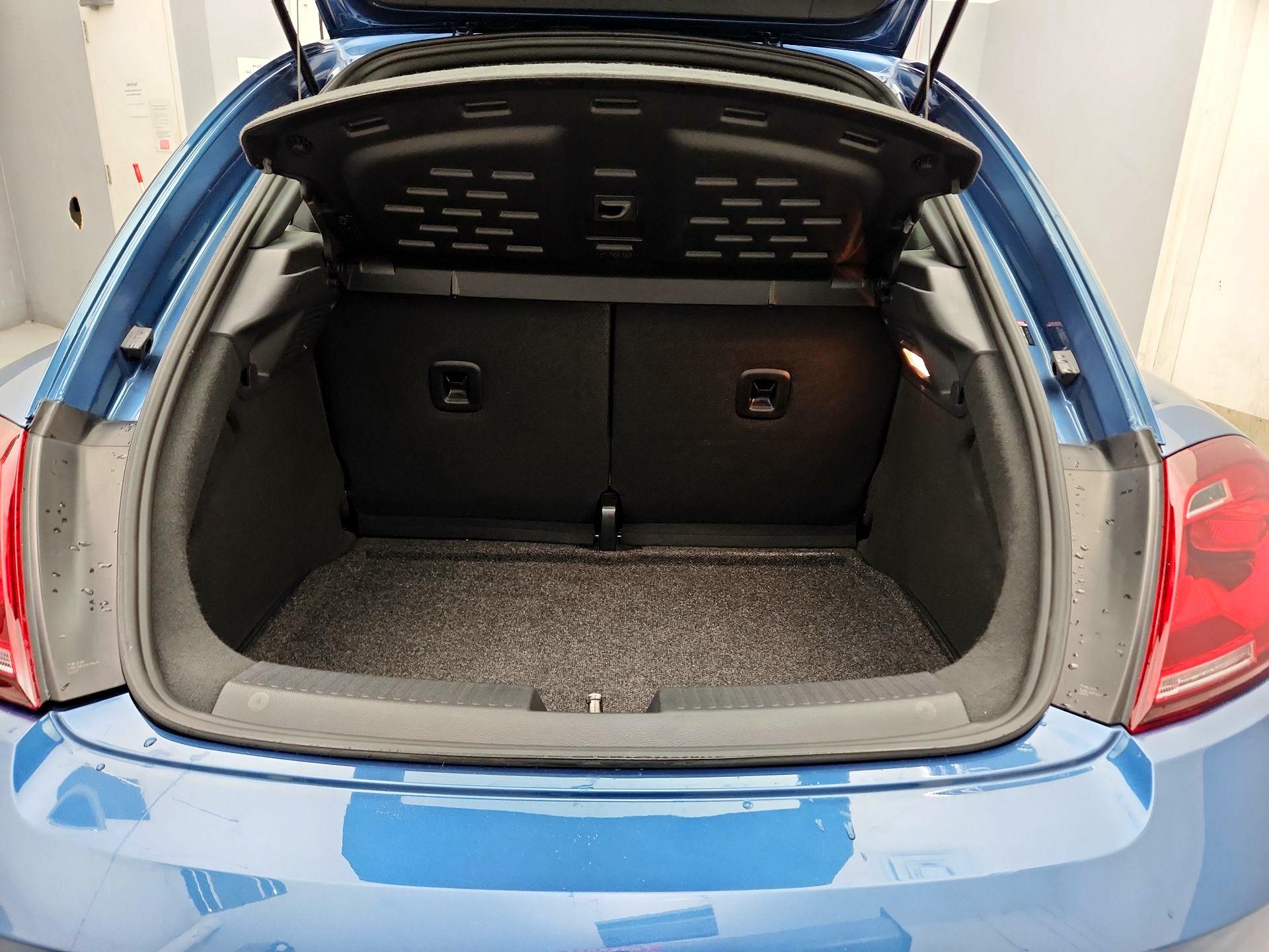 Thumbnail: 2019 Volkswagen Beetle - 20