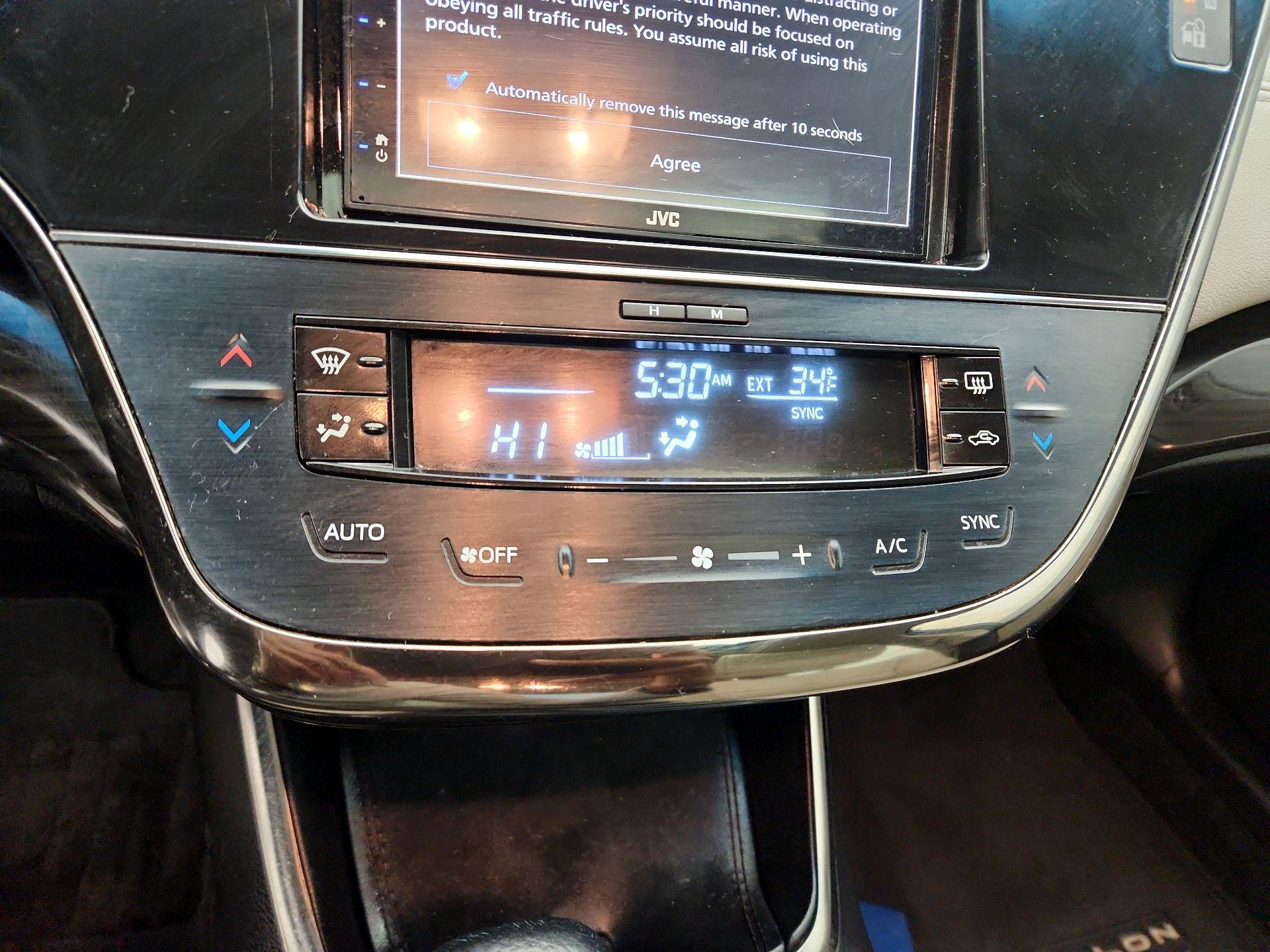 Thumbnail: 2014 Toyota Avalon - 16