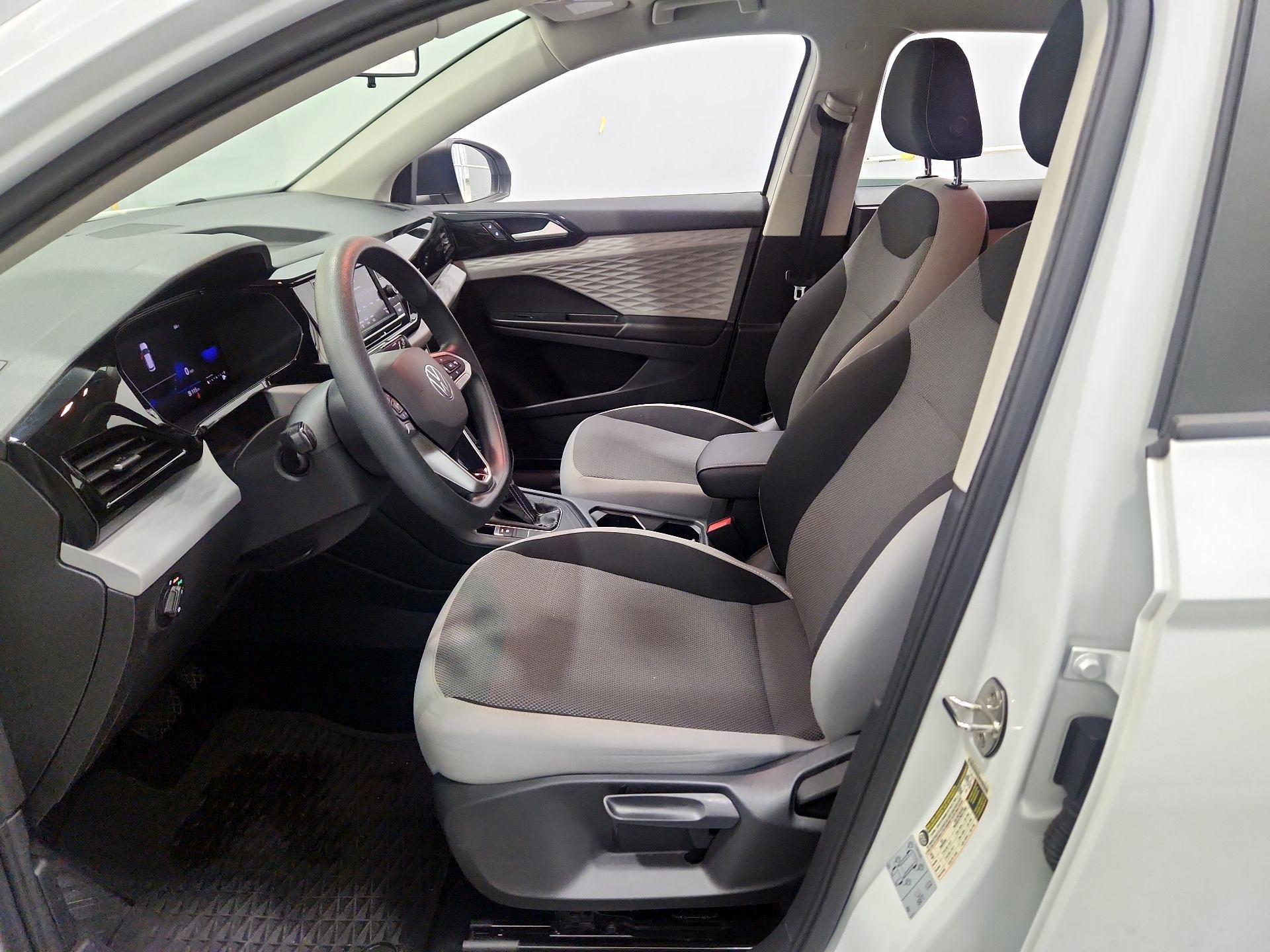 Thumbnail: 2022 Volkswagen Taos - 11