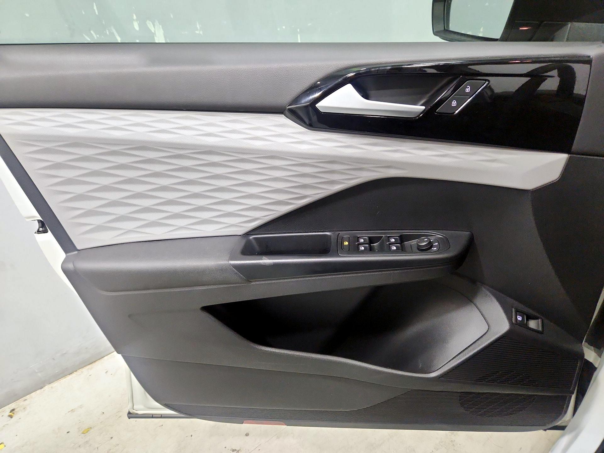 Thumbnail: 2022 Volkswagen Taos - 12