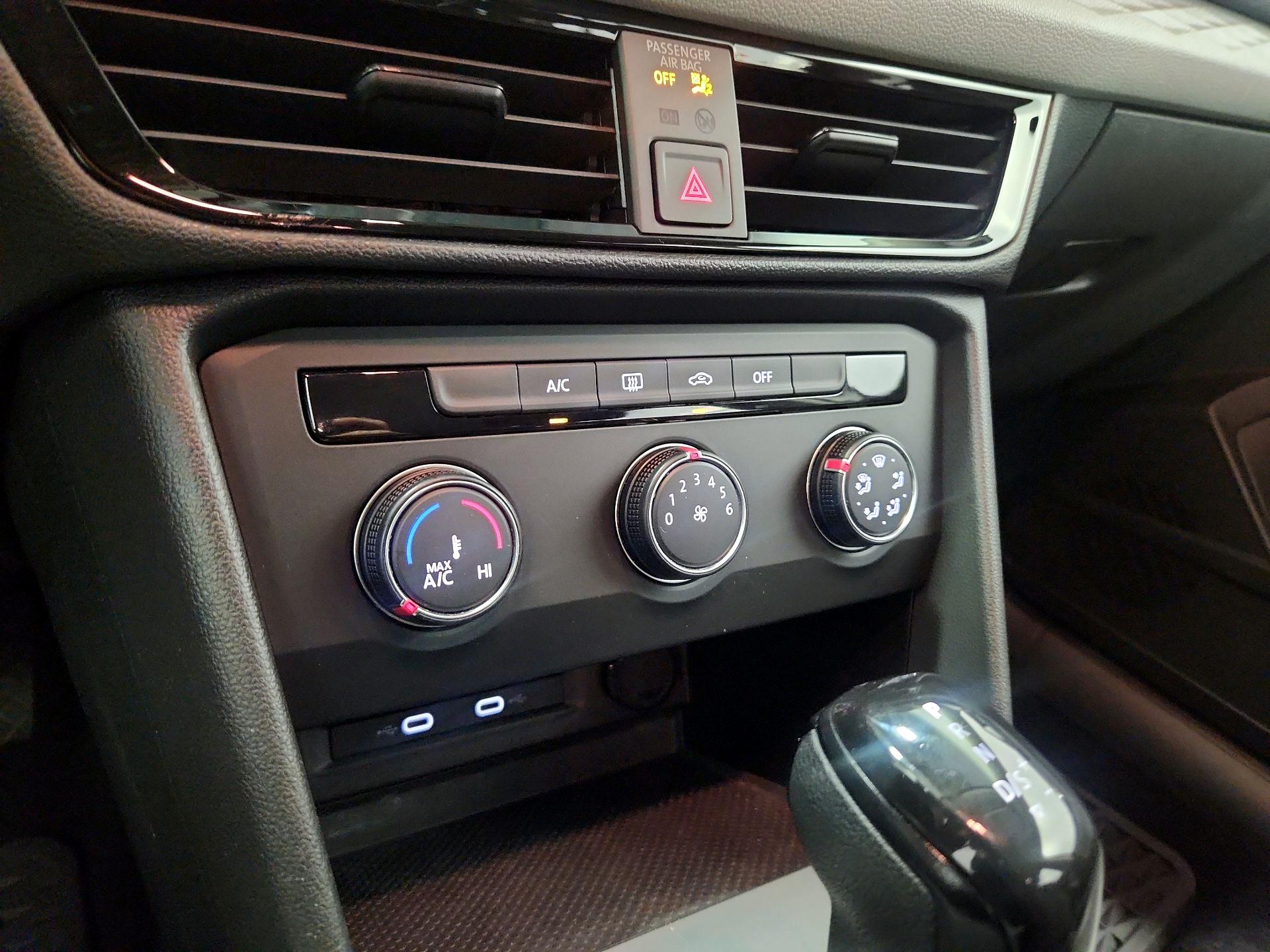 Thumbnail: 2022 Volkswagen Taos - 16